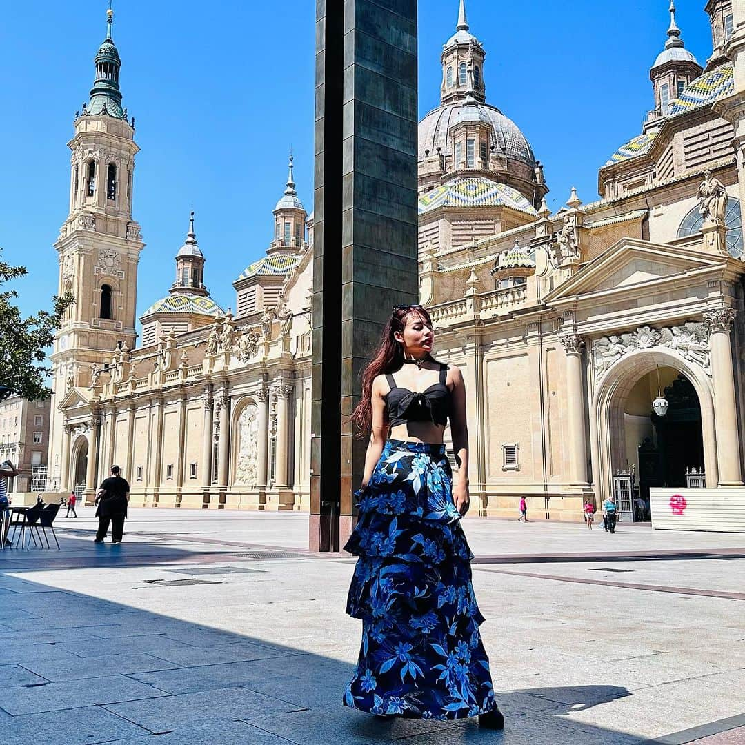 April Imanさんのインスタグラム写真 - (April ImanInstagram)「Spanish skies😇🩵😍 . . . . #apriliman #summertime #summervibes #summerstyle #summeroutfit #ootdfashion #fashionblogger #modellife #modeling #feminine #womanstyle #singaporean #singaporegirl #worldtraveler #globetrotter #europeansummer #europetravel #visitspain #europetour #spaintravel #travelfashion #blueskies #cathedral #europeansummer #spanishtown #spanishgirl #travelinfluencer」11月24日 12時05分 - april_iman