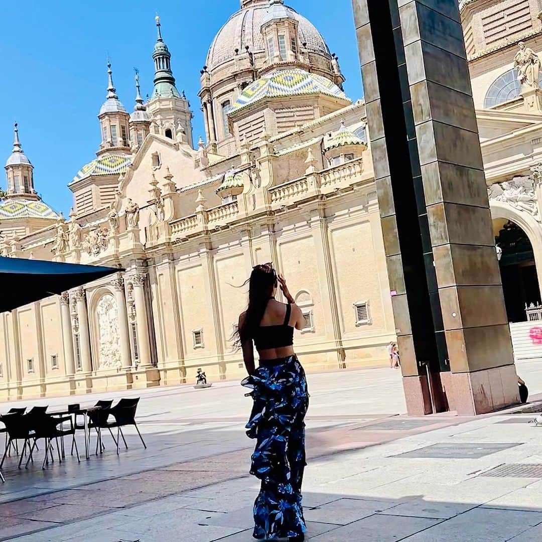 April Imanさんのインスタグラム写真 - (April ImanInstagram)「Spanish skies😇🩵😍 . . . . #apriliman #summertime #summervibes #summerstyle #summeroutfit #ootdfashion #fashionblogger #modellife #modeling #feminine #womanstyle #singaporean #singaporegirl #worldtraveler #globetrotter #europeansummer #europetravel #visitspain #europetour #spaintravel #travelfashion #blueskies #cathedral #europeansummer #spanishtown #spanishgirl #travelinfluencer」11月24日 12時05分 - april_iman