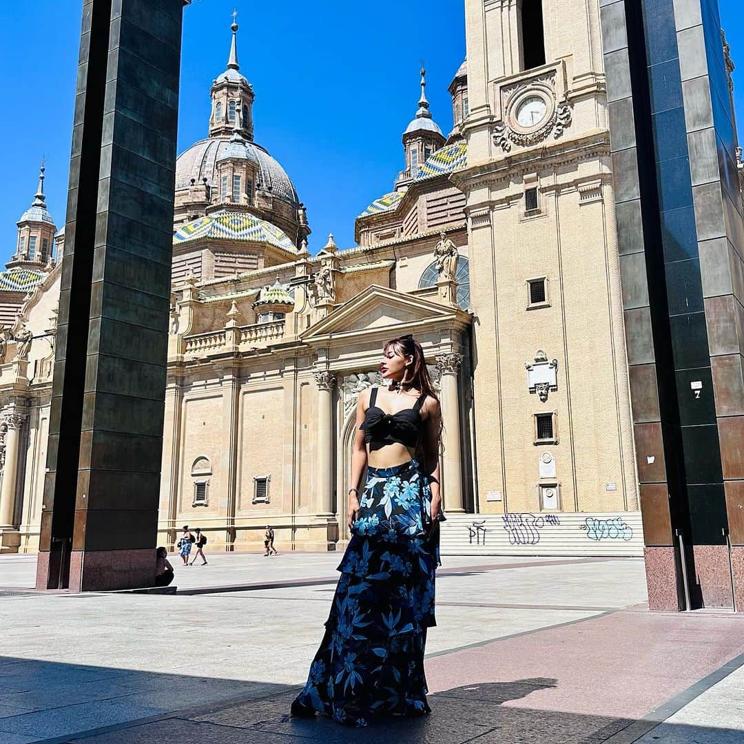 April Imanさんのインスタグラム写真 - (April ImanInstagram)「Spanish skies😇🩵😍 . . . . #apriliman #summertime #summervibes #summerstyle #summeroutfit #ootdfashion #fashionblogger #modellife #modeling #feminine #womanstyle #singaporean #singaporegirl #worldtraveler #globetrotter #europeansummer #europetravel #visitspain #europetour #spaintravel #travelfashion #blueskies #cathedral #europeansummer #spanishtown #spanishgirl #travelinfluencer」11月24日 12時05分 - april_iman