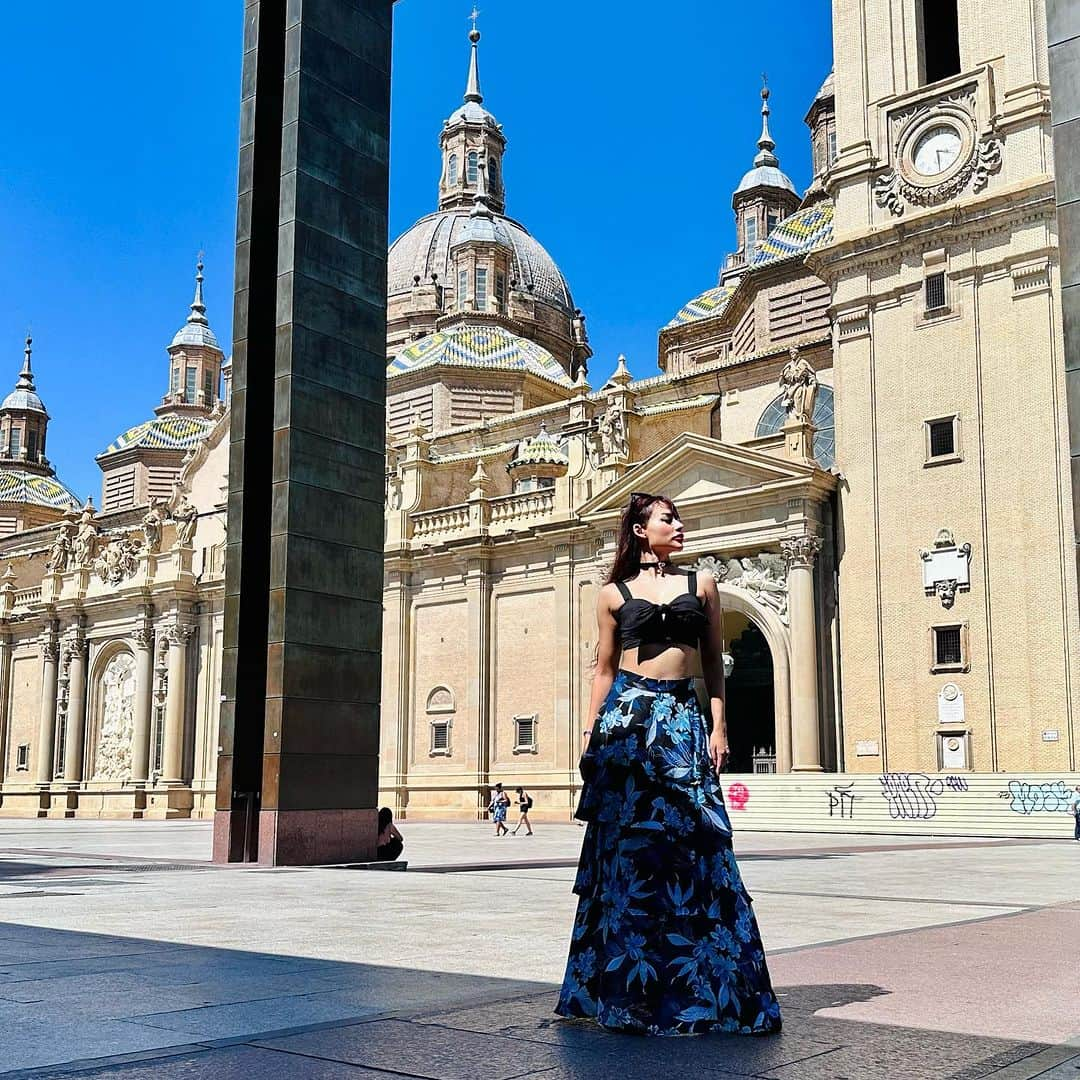 April Imanさんのインスタグラム写真 - (April ImanInstagram)「Spanish skies😇🩵😍 . . . . #apriliman #summertime #summervibes #summerstyle #summeroutfit #ootdfashion #fashionblogger #modellife #modeling #feminine #womanstyle #singaporean #singaporegirl #worldtraveler #globetrotter #europeansummer #europetravel #visitspain #europetour #spaintravel #travelfashion #blueskies #cathedral #europeansummer #spanishtown #spanishgirl #travelinfluencer」11月24日 12時05分 - april_iman