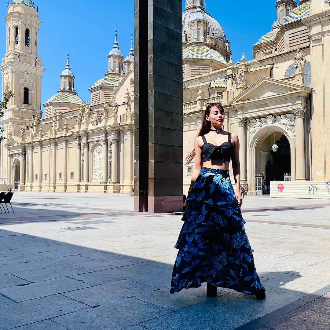 April Imanのインスタグラム：「Spanish skies😇🩵😍 . . . . #apriliman #summertime #summervibes #summerstyle #summeroutfit #ootdfashion #fashionblogger #modellife #modeling #feminine #womanstyle #singaporean #singaporegirl #worldtraveler #globetrotter #europeansummer #europetravel #visitspain #europetour #spaintravel #travelfashion #blueskies #cathedral #europeansummer #spanishtown #spanishgirl #travelinfluencer」