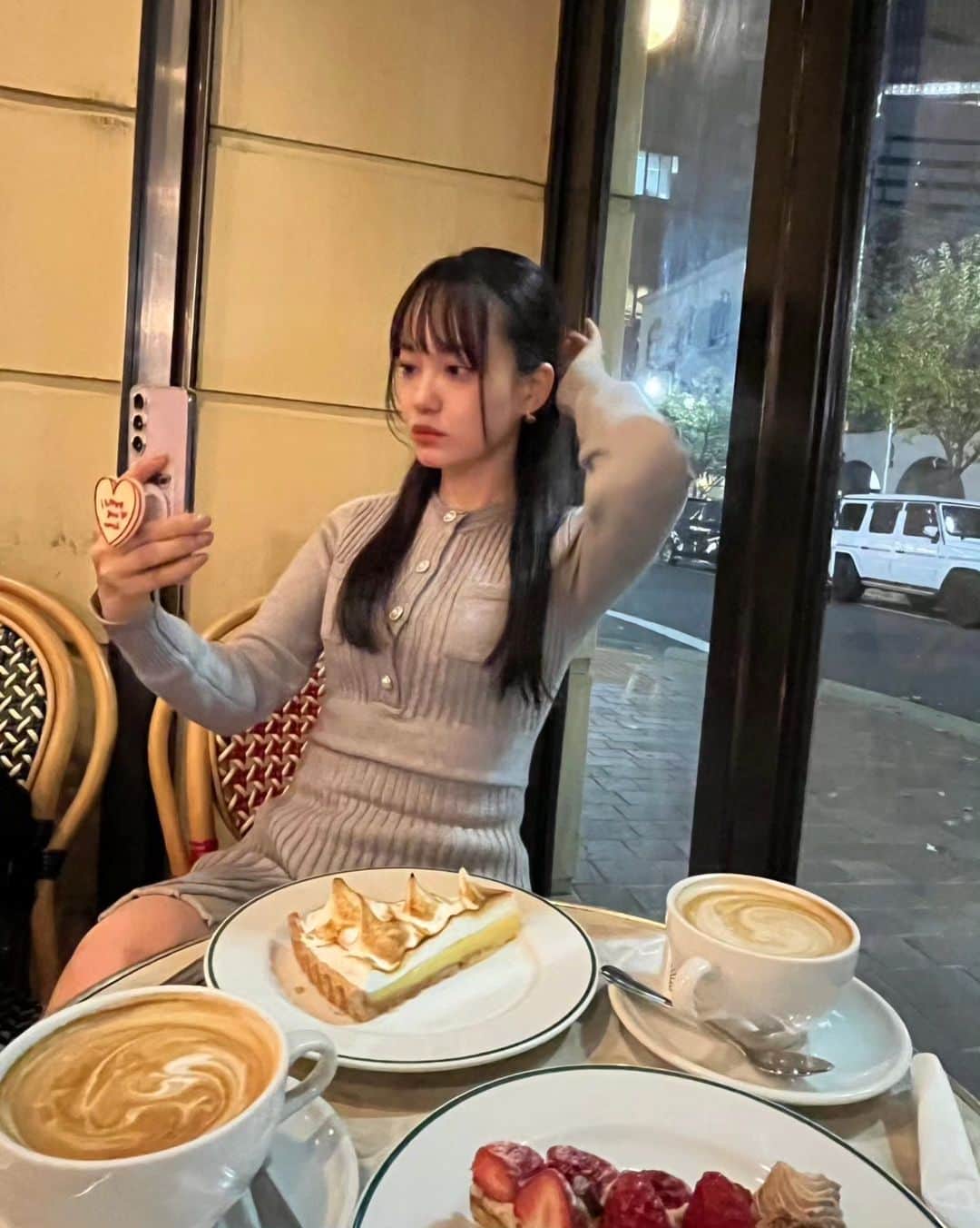 夏目志乃さんのインスタグラム写真 - (夏目志乃Instagram)「☕  いつも並んでるここ ついにこれた✌  #銀座カフェ」11月24日 12時05分 - shinonatsume