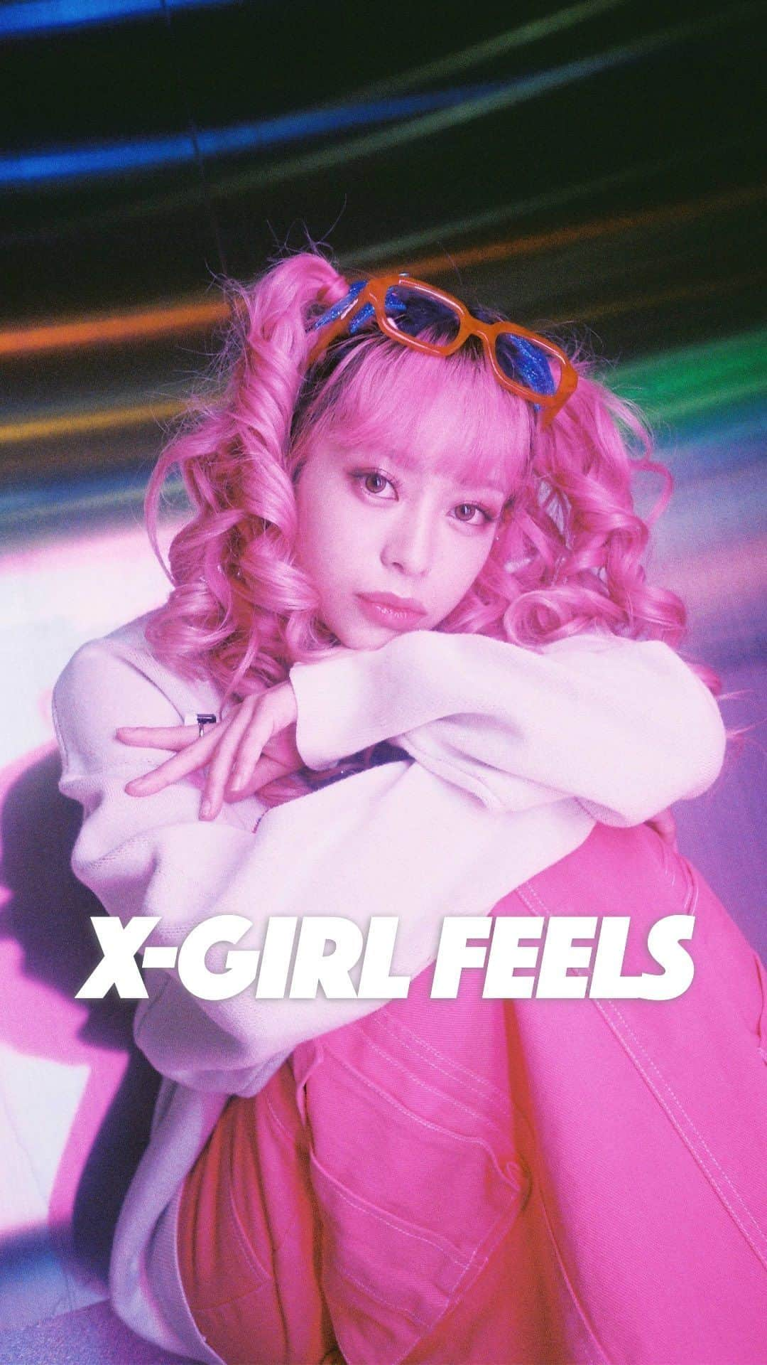 X-girlのインスタグラム：「【 X-girl feels vol.26 】  ストリートカルチャーを中心に、さまざまなジャンルで活躍するX-girlフリークにインタビューする企画「X-girl feels」。ファッションやお仕事、プライベートに関して ”feel” =感じていることを聞いていきます。  第26回目はアーティストのKAMIYAさん。目指せKAMIYAワールド！ダンスや歌で独自の世界観を発信し、虜にする。彼女の心の内と今後に注目。  ＜KAMIYA＞ 7月20日生まれ。東京を拠点にアーティストとして活動中。ピンク色のロングヘアーがトレードマーク。独自のスタイルでKAMIYAワールドを広げていく。  #xgirl #xgirljp #xgirlfeels #エックスガール #kamiya」