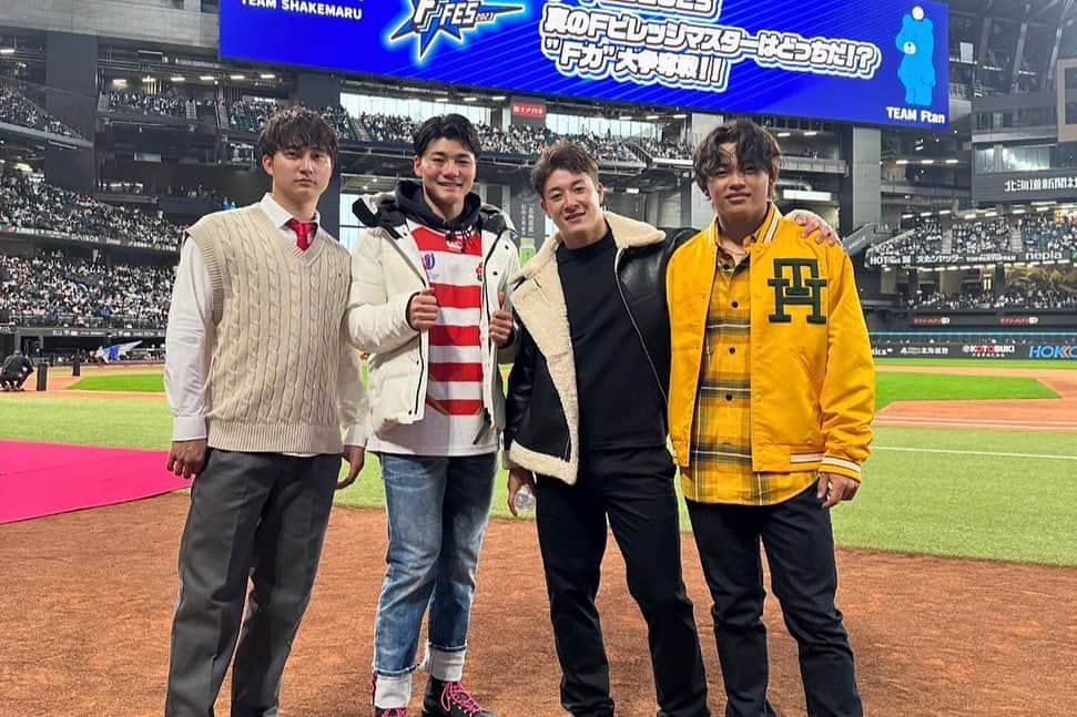 田宮裕涼さんのインスタグラム写真 - (田宮裕涼Instagram)「ファンの皆さん1年間ありがとうございました！  初めてのメイクを経験することができ、とても嬉しく調子に乗ってアイドルになりきってました🫰「ちゃんとなりきれてない」 緊張して、ちゃんとランウェイを歩けてなかったかもしれません。🥺ですがとても楽しかったです！  あとバブルボールきつかったのでしっかり体力強化したいと思います。。  来年は優勝目指して頑張ります！ たくさん見に来てください！  遥楓さんついにできました💪  #田宮裕涼 #たみやゆあです #北海道日本ハムファイターズ #BTS #テテ風 #初メイク #目がくすぐったい #ファッションショー」11月24日 12時14分 - yua_tamiya64