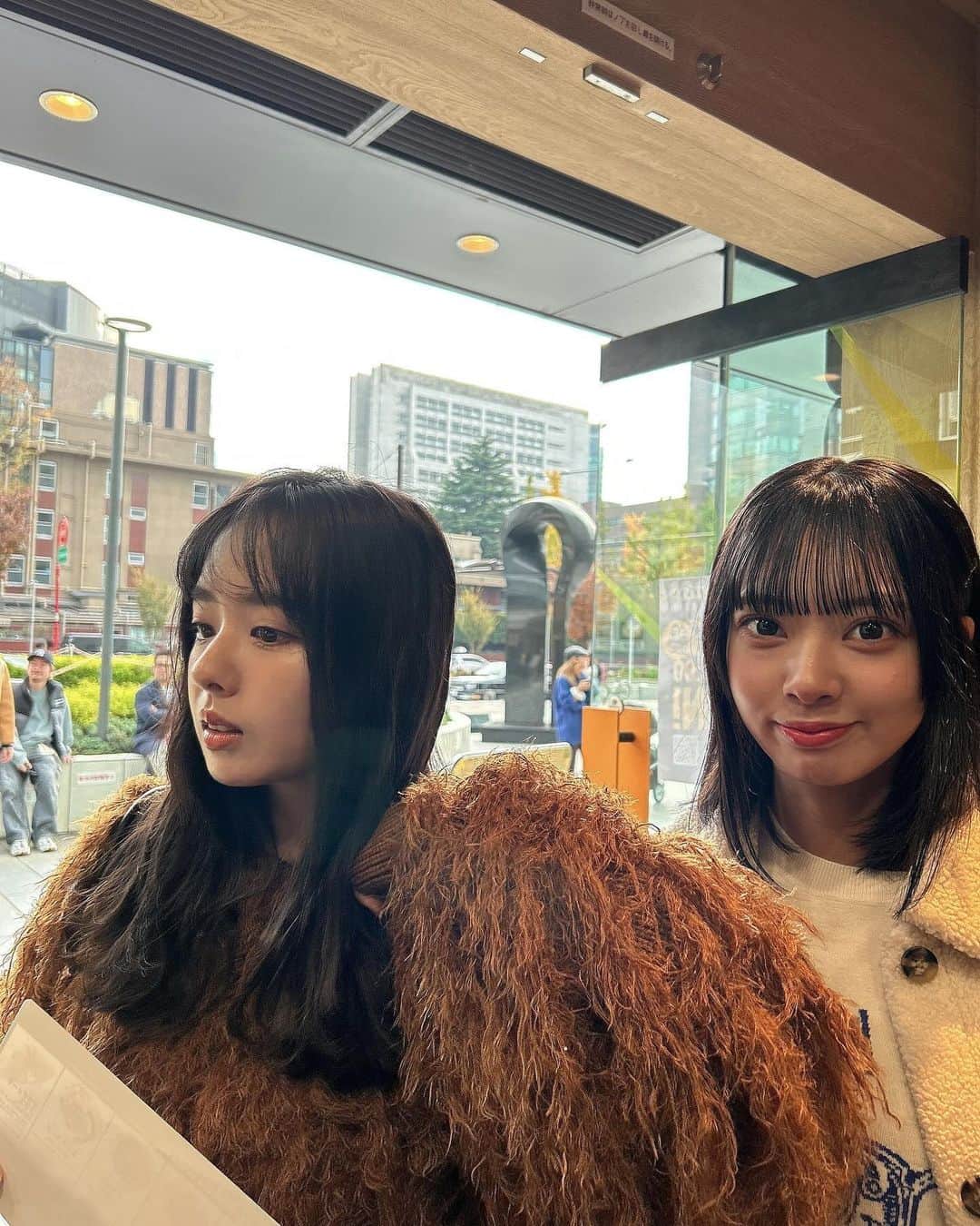 山田菜々さんのインスタグラム写真 - (山田菜々Instagram)「すずとランチに🤤🥣✨  青山表参道に新しくOPENした @guzmanygomezjp に ご招待していただきました〜♡  ライトサイズとレギュラーサイズ マイルドとスパイシーを選べて メニューも豊富でおなかいっぱい！  さくっとごはんにちょうどいい☺️🌱 またふら〜っと行ってみよ🪴  #guzmanygomez #PR」11月24日 12時23分 - tannana.yamada