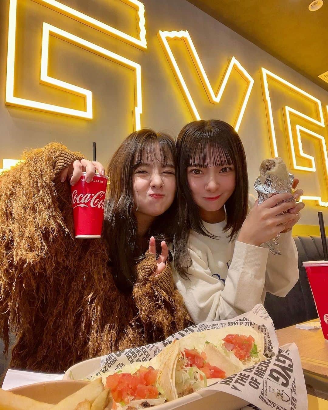 山田菜々さんのインスタグラム写真 - (山田菜々Instagram)「すずとランチに🤤🥣✨  青山表参道に新しくOPENした @guzmanygomezjp に ご招待していただきました〜♡  ライトサイズとレギュラーサイズ マイルドとスパイシーを選べて メニューも豊富でおなかいっぱい！  さくっとごはんにちょうどいい☺️🌱 またふら〜っと行ってみよ🪴  #guzmanygomez #PR」11月24日 12時23分 - tannana.yamada