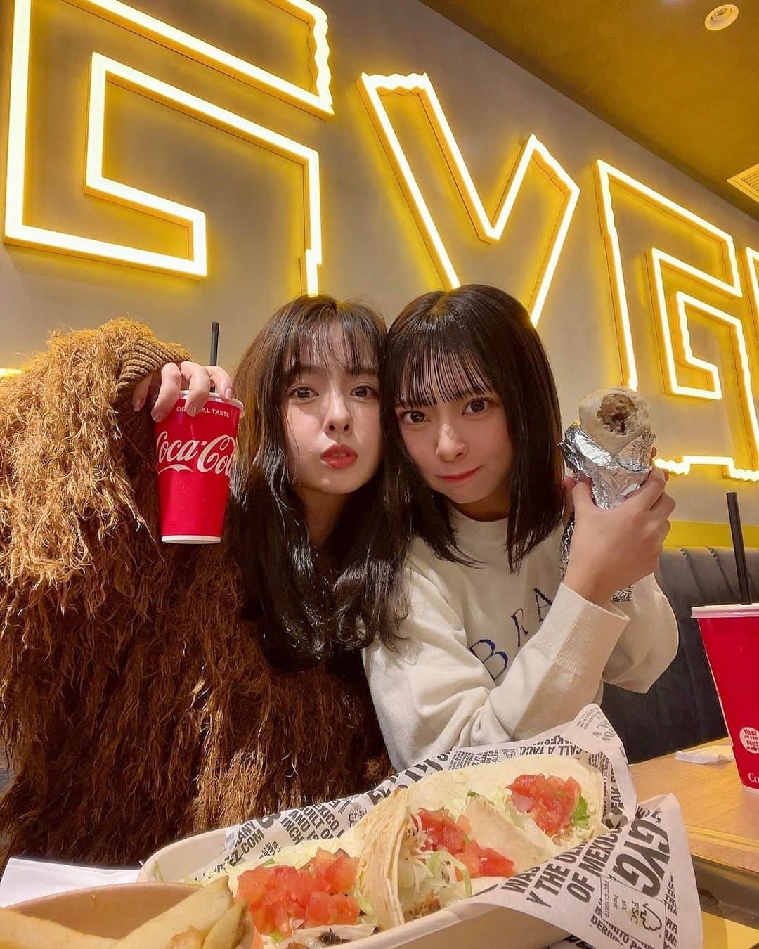 山田菜々さんのインスタグラム写真 - (山田菜々Instagram)「すずとランチに🤤🥣✨  青山表参道に新しくOPENした @guzmanygomezjp に ご招待していただきました〜♡  ライトサイズとレギュラーサイズ マイルドとスパイシーを選べて メニューも豊富でおなかいっぱい！  さくっとごはんにちょうどいい☺️🌱 またふら〜っと行ってみよ🪴  #guzmanygomez #PR」11月24日 12時23分 - tannana.yamada