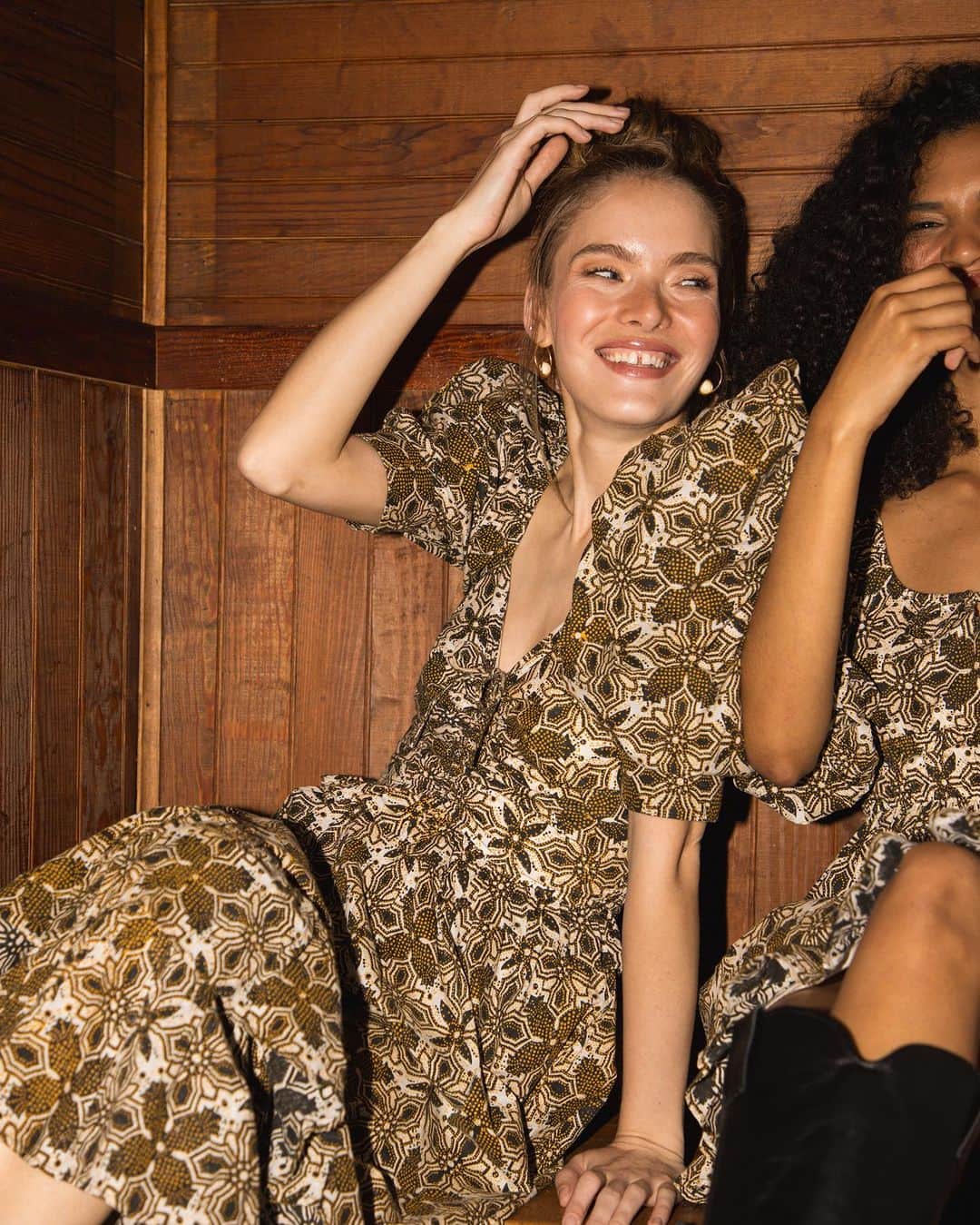 クレオベラのインスタグラム：「The Perfect Duo — Grab your best friend, slip into the Vicenza Midi and Olympia Mini, and get ready for the night out!」