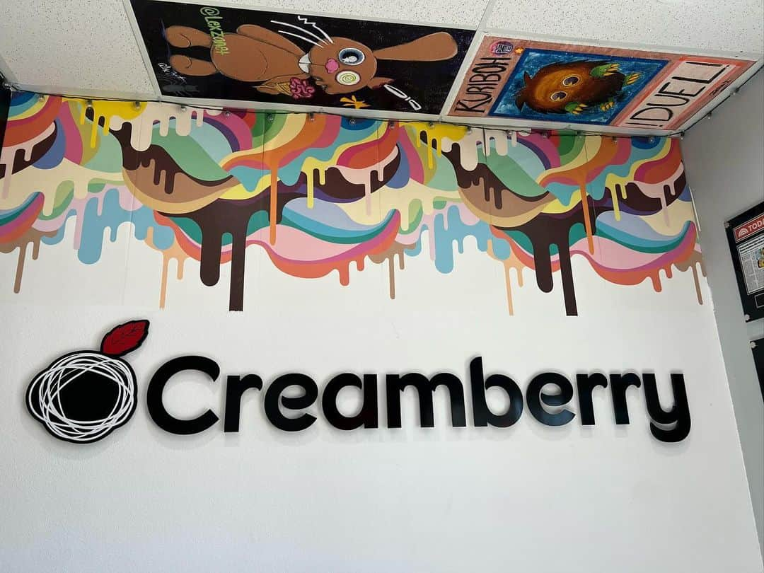 あこさんのインスタグラム写真 - (あこInstagram)「CreamberryLV🦄💗 店内もめちゃくちゃ可愛いしお店の方もとっても優しい🥰壁にはインスタに投稿されたたくさんのお店のメニューが貼ってあってそれを見とるだけでも楽しい💗」11月24日 12時31分 - harapeko__ako