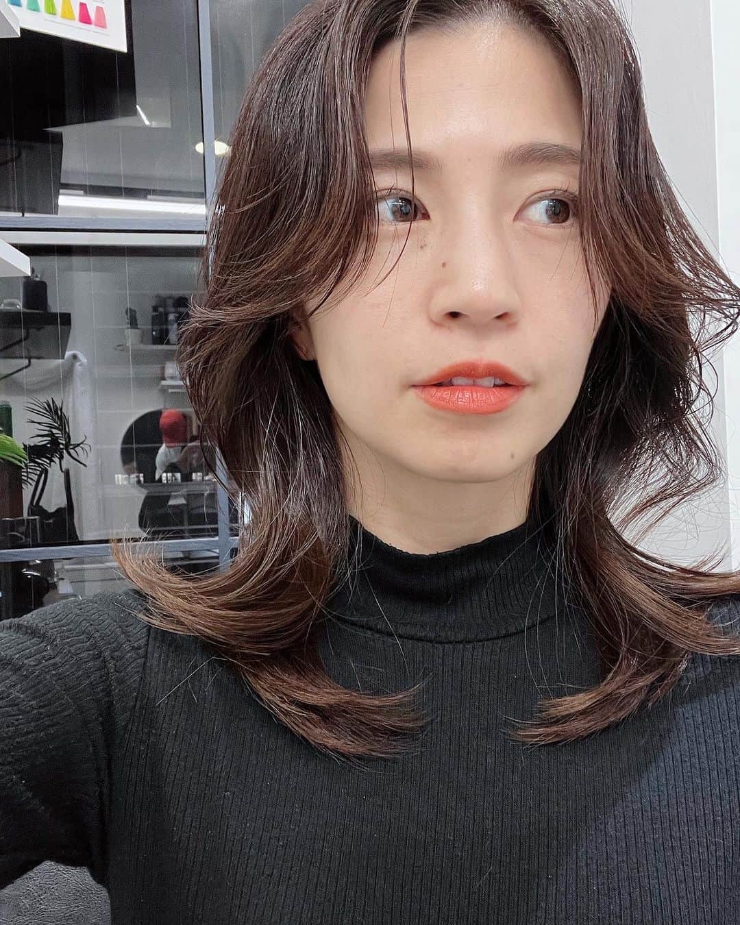 安田美沙子さんのインスタグラム写真 - (安田美沙子Instagram)「久々の美容院へメンテナンス💇‍♀️  繋がりの収録があるので、沢山は変えずに。。。  友人美容師さんが、ヘアスタイル遊んでくれました🥹✨  ヘッドスパをすると、顔色がよくなる。ありがと🤍  #hair #メンテナンス #美容院 #thanks #newhair」11月24日 12時32分 - yasuda_misako