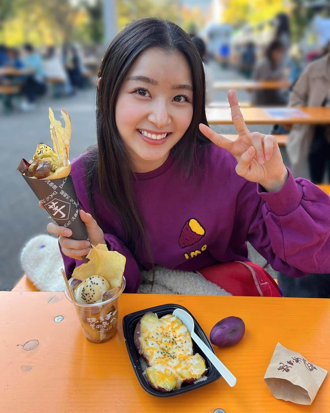 杏ジュリアさんのインスタグラム写真 - (杏ジュリアInstagram)「“やきいもフェス2023”に行ってきました🍠❤️‍🔥  今年は行けるか微妙だったのですが、 何とかスケジュールの合間にちょこっと行けてよかった✌️😭  全部美味しすぎたけど、 ジュリア的には、少し塩っぽさもあるクレープがお気に入りでした😘🙌 美味しくて幸せ過ぎ〜♡♡♡  なーみんと芋ガチ勢コーデしたんだっ✌︎('ω'✌︎ )  今回食べたもの☟ ♡ 大学焼き芋 紅はるかの焼き芋アイスのせ ♡ 元祖ハニーチーズ焼き芋 ♡ プレミアムクレープ  #やきいもフェス #さつまいも #大好き #やきいもクレープ #大学芋 #アイス #ハニーチーズ焼き芋 #yummy  #芋ガチ勢 #さつまいもで広がる友達の輪 ⁈🍠 #芋しか勝たん #selfie #셀카 #さつまいも娘 💛💜 #오오티디 #데일리코디 #여름코디 #japan #도키센 #초도키메키센덴부 #何枚目がすき ？ #浅井七海 #華野瑚子 #菅田愛貴  #japan #idol #杏ジュリア」11月24日 12時43分 - julia_an_official