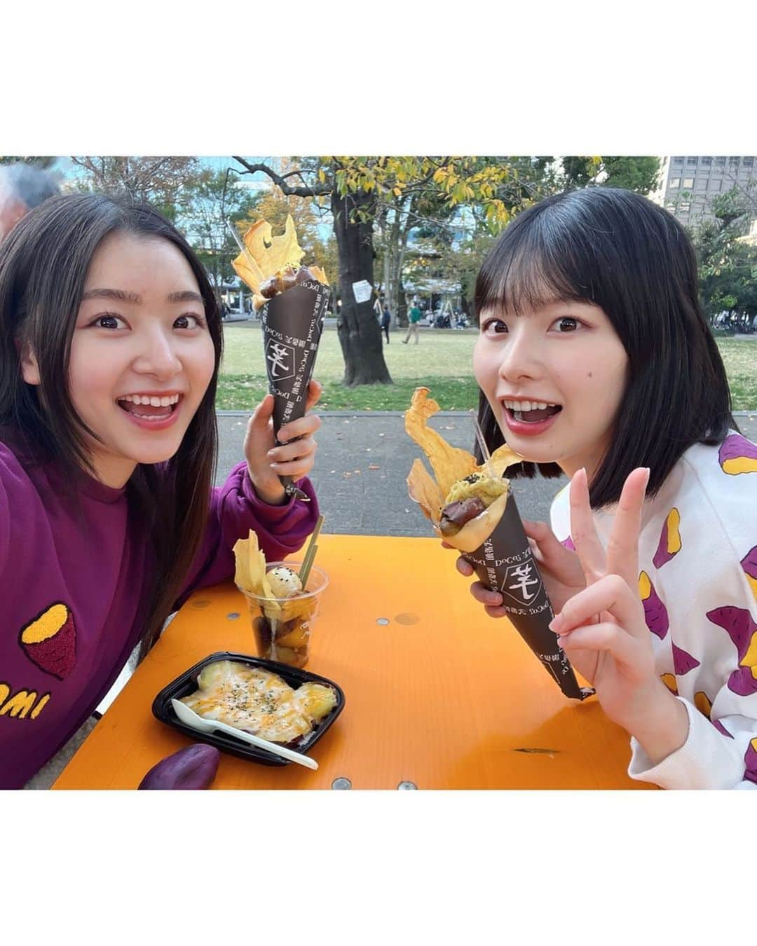 杏ジュリアさんのインスタグラム写真 - (杏ジュリアInstagram)「“やきいもフェス2023”に行ってきました🍠❤️‍🔥  今年は行けるか微妙だったのですが、 何とかスケジュールの合間にちょこっと行けてよかった✌️😭  全部美味しすぎたけど、 ジュリア的には、少し塩っぽさもあるクレープがお気に入りでした😘🙌 美味しくて幸せ過ぎ〜♡♡♡  なーみんと芋ガチ勢コーデしたんだっ✌︎('ω'✌︎ )  今回食べたもの☟ ♡ 大学焼き芋 紅はるかの焼き芋アイスのせ ♡ 元祖ハニーチーズ焼き芋 ♡ プレミアムクレープ  #やきいもフェス #さつまいも #大好き #やきいもクレープ #大学芋 #アイス #ハニーチーズ焼き芋 #yummy  #芋ガチ勢 #さつまいもで広がる友達の輪 ⁈🍠 #芋しか勝たん #selfie #셀카 #さつまいも娘 💛💜 #오오티디 #데일리코디 #여름코디 #japan #도키센 #초도키메키센덴부 #何枚目がすき ？ #浅井七海 #華野瑚子 #菅田愛貴  #japan #idol #杏ジュリア」11月24日 12時43分 - julia_an_official