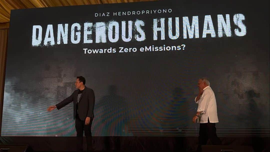 Ivan Gunawanのインスタグラム：「Selamat  mas Diaz Hendropriono atas  peluncuran  buku  #dangeroushumans  Sebuah  pemikiran  yg  menbuat  kita  berfikir  bagai  mana  menyelamatkan  dunia  kita」