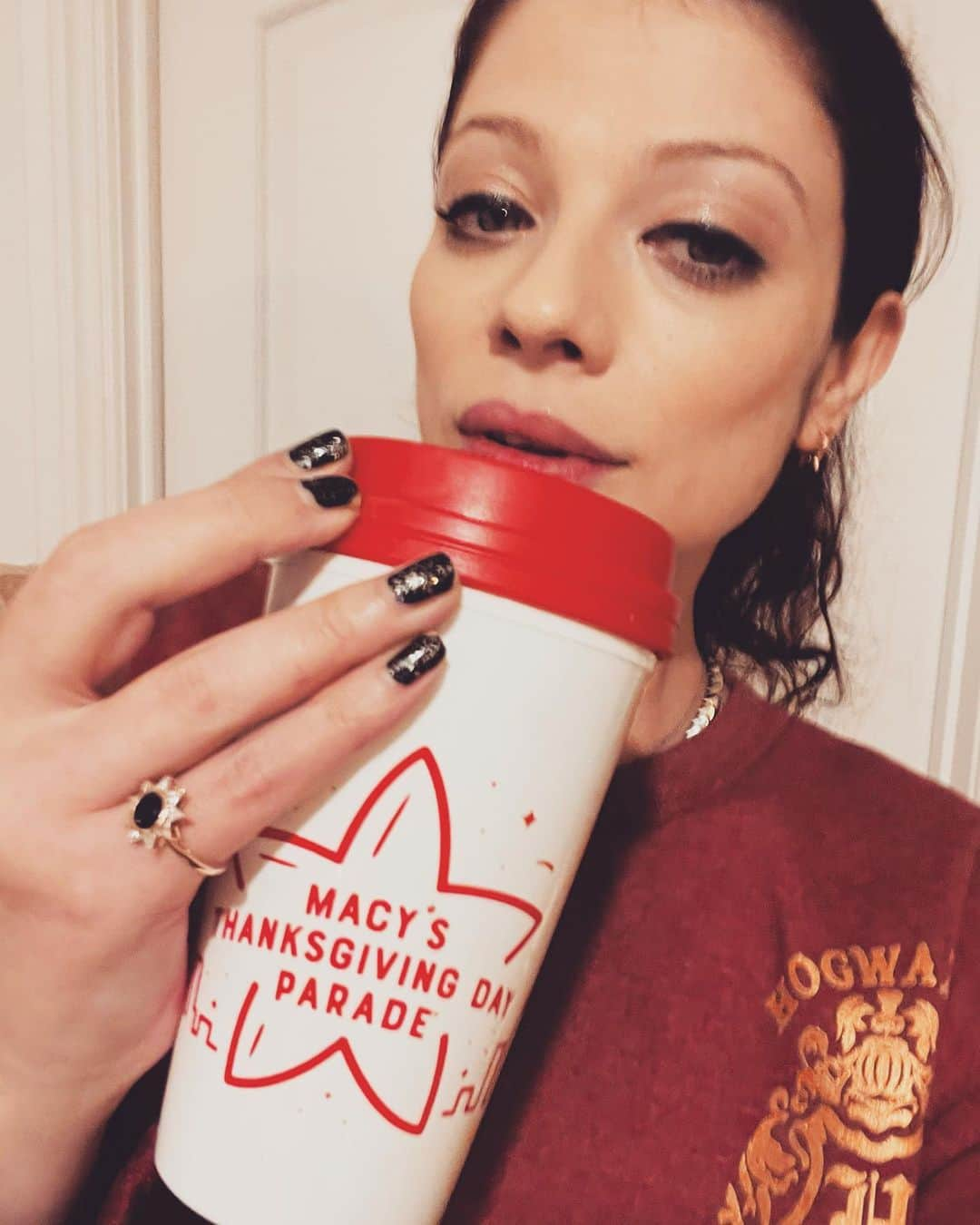 ミシェル・トラクテンバーグのインスタグラム：「I’m stuffed! #happythanksgivng ❤️💋」