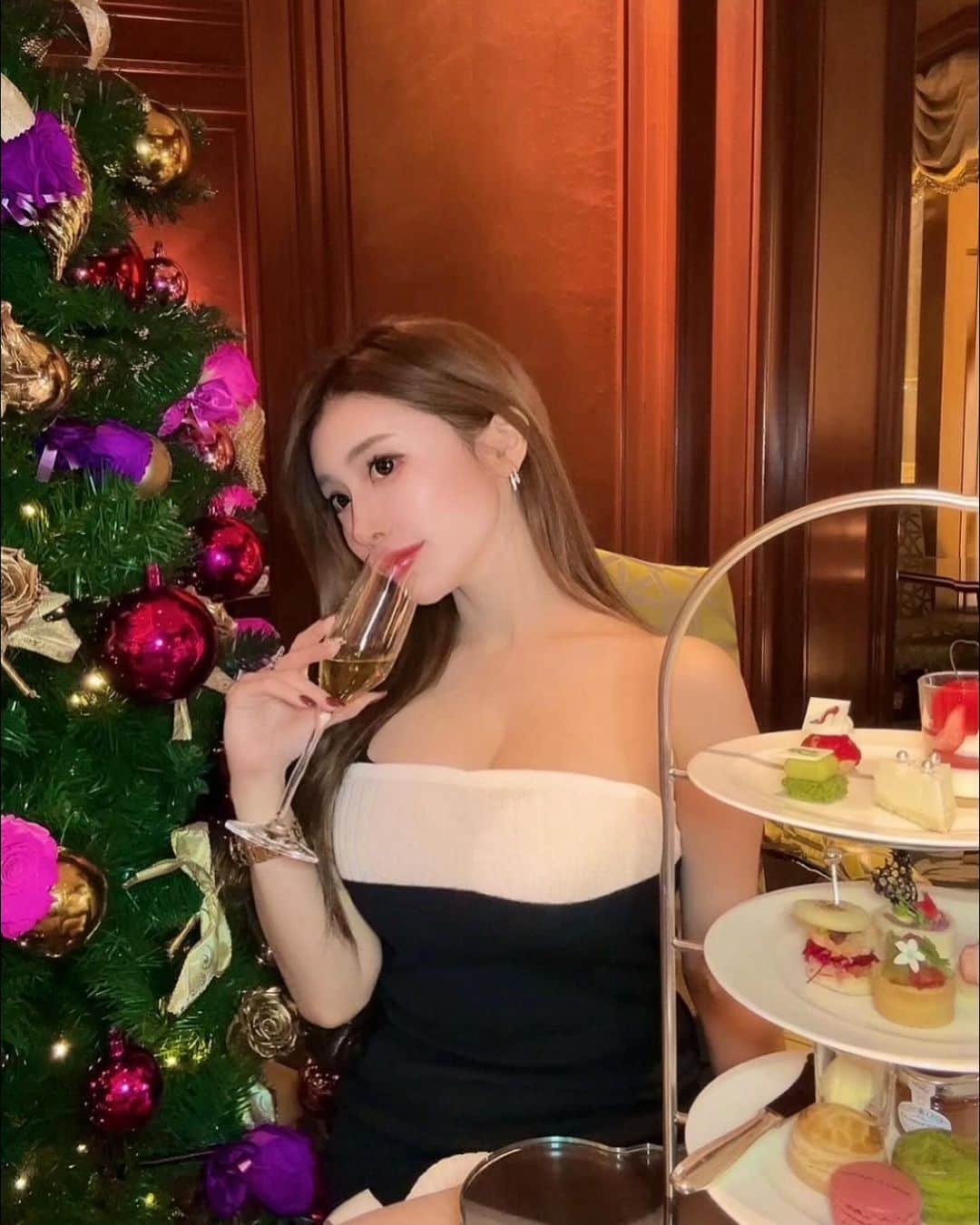 ゆきぴのインスタグラム：「＿＿＿ 🕍 𝐓𝐡𝐞 𝐑𝐢𝐭𝐳-𝐂𝐚𝐫𝐥𝐭𝐨𝐧  👑 the lobylounge 💗💗 𝐜𝐡𝐫𝐢𝐬𝐭𝐦𝐚𝐬 𝐚𝐟𝐭𝐞𝐫𝐧𝐨𝐨𝐧 𝐭𝐞𝐚🎂☕️🫖」