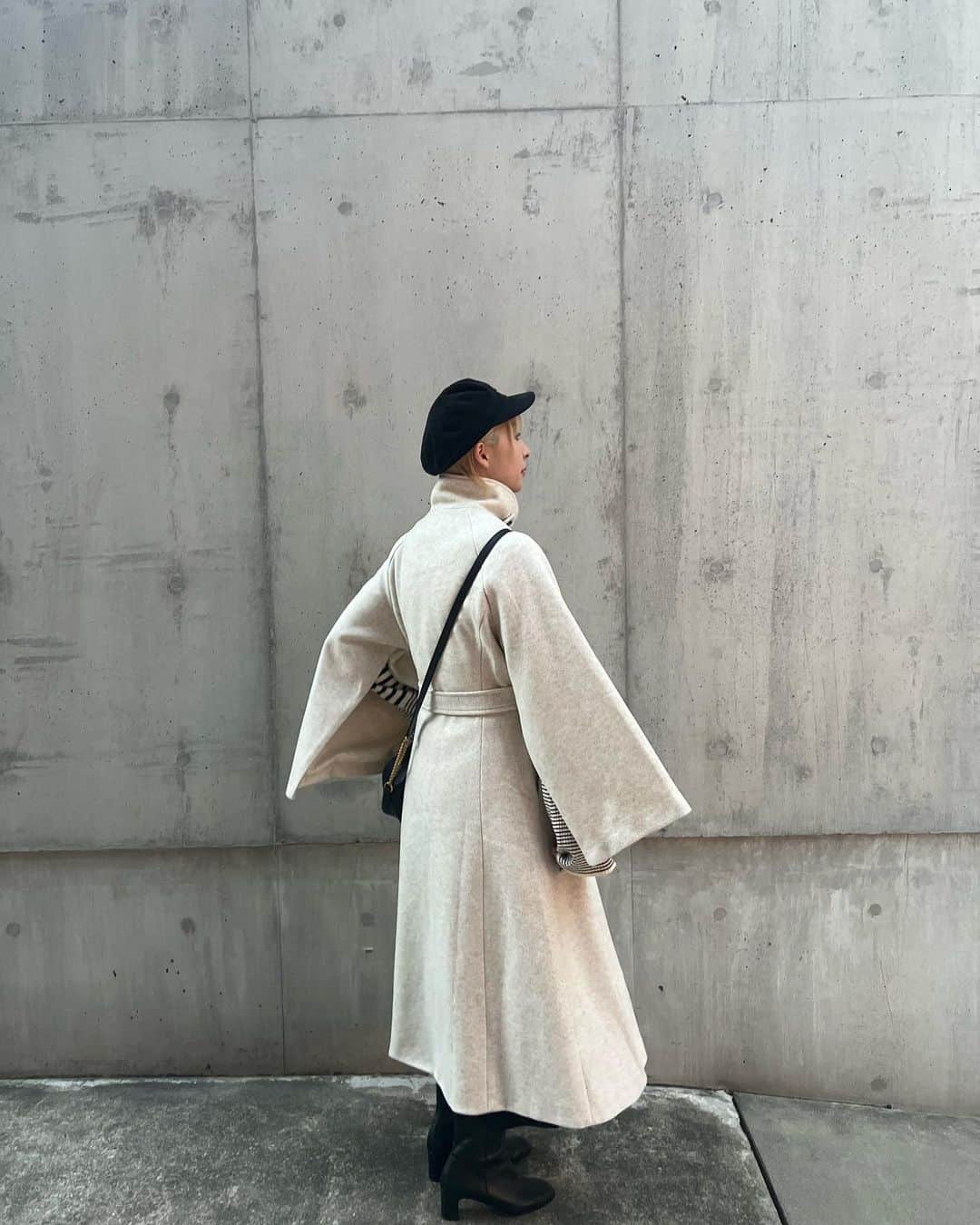 緒方ももさんのインスタグラム写真 - (緒方ももInstagram)「毎年この季節になると あー冬ってこんな感じだったなあ〜って思う😂  みんなは夏と冬どっち派？？？  私は冬❄️  #louere #コート #寒いの嫌いだけど結局冬が好き #タイアップ」11月24日 12時53分 - momo_ogata