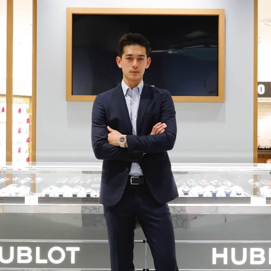 Keisuke Asanoさんのインスタグラム写真 - (Keisuke AsanoInstagram)「いま伊勢丹新宿店で開催されているHUBLOT LOVES ARTにお邪魔しました  村上隆さんとのコラボ時計やHublotならではのカラフルな時計を間近で見られて貴重な夜でした。  特に透明な花のデザインはかわいい花でありながらサファイアクリスタルという強度の高いグラスでとても惹かれました。 @hublot @hublot_japan #pr #ad #Hublot #ウブロ」11月24日 12時46分 - keisukeasano_