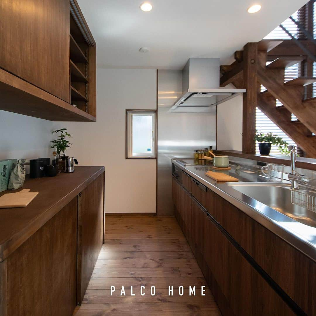 palcohomeさんのインスタグラム写真 - (palcohomeInstagram)「【施工事例】   盛岡市｜M様邸 延床面積｜38.64坪  パルコホームでは定期的に 見学会などのイベントを開催しています！ インスタDMやLINE HPからお気軽にご予約ください✉️  －－－－－－－－－－－－－－－－  more photo : @palcohome  －－－－－－－－－－－－－－－－  公式LINE : @palcohome_line  －－－－－－－－－－－－－－－－  🎥Youtubeやってます 『パルコホーム』で検索！  －－－－－－－－－－－－－－－－  TikTok でルームツアー見れます🔽 @palcohome_865 スタッフの素顔も見たい方はこちら🔽 @palcohome_staff  －－－－－－－－－－－－－－－－  わたしたち、#パルコホーム は 『笑顔あふれる幸せな家族を増やしたい』 まずは家事・育児・仕事と忙しいママが笑顔になれば その笑顔が伝染して家族みんなも笑顔になる。 そんな想いからオリジナル商品『#ママ楽の家』を開発。  ライフスタイルが変わりつつある昨今でも ママに限らず、家事をするひとの負担を減らして じぶん時間を楽しめるような ワクワクする家づくりを行っています！  パルコホームは、 岩手県内全域、青森県八戸市近郊で 家づくりのサポートをしています。  －－－－－－－－－－－－－－－－  #マイホーム　#新築　#注文住宅　#収納　#新築マイホーム　#新築一戸建て　#家づくりアイディア　#家づくり計画　#おしゃれな家　#新築計画中の人と繋がりたい　#岩手住宅会社　#赤ちゃんのいる生活　#岩手　#岩手建築会社　#オープン階段　#ファミクロ　#吹抜け　#シーリングファン　#住宅見学会　#OPENHOUSE」11月24日 12時49分 - palcohome