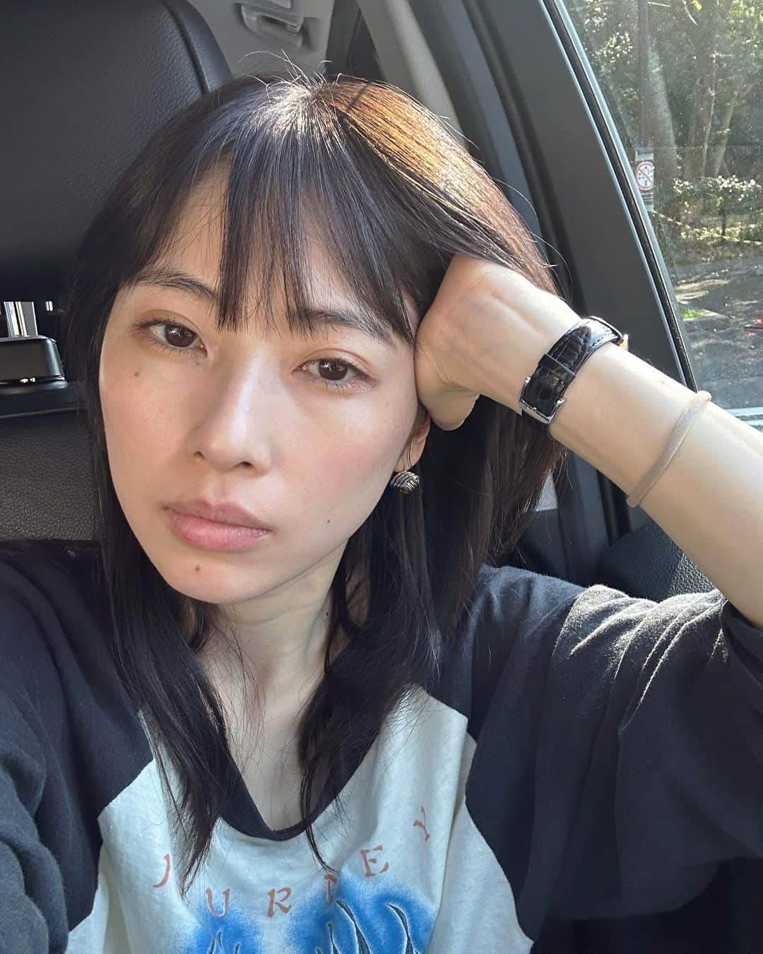 松本ゆいのインスタグラム：「公園着いたけど👧🏻が昼寝中で私は待機👩🏻」