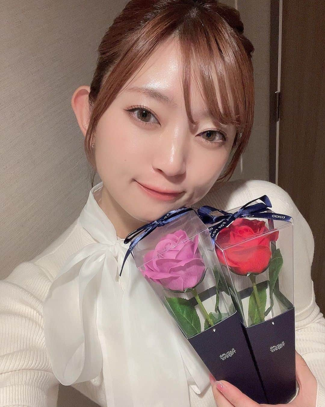 宮越愛恵のインスタグラム：「今年もお誕生日を迎えました！ 何歳になっても今か一番楽しいと思えることがとっても幸せ🥺🩷🩷 みんなのおかげです！ 今年はもっともっと頑張る歳にします💪 これからもよろしくお願いします😌🤲✨️」