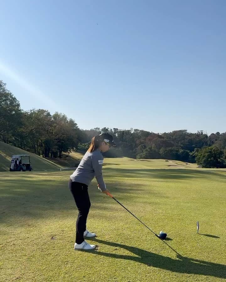 宮里美香のインスタグラム：「*** 最近のスイング🏌️‍♀️ 記録用に残しておきます！！  #golf #drivershot #golfswing #tamahillsgolfcourse  #ゴルフ #ゴルフ動画  #ドライバーショット #ママゴルファー  #記録用post」