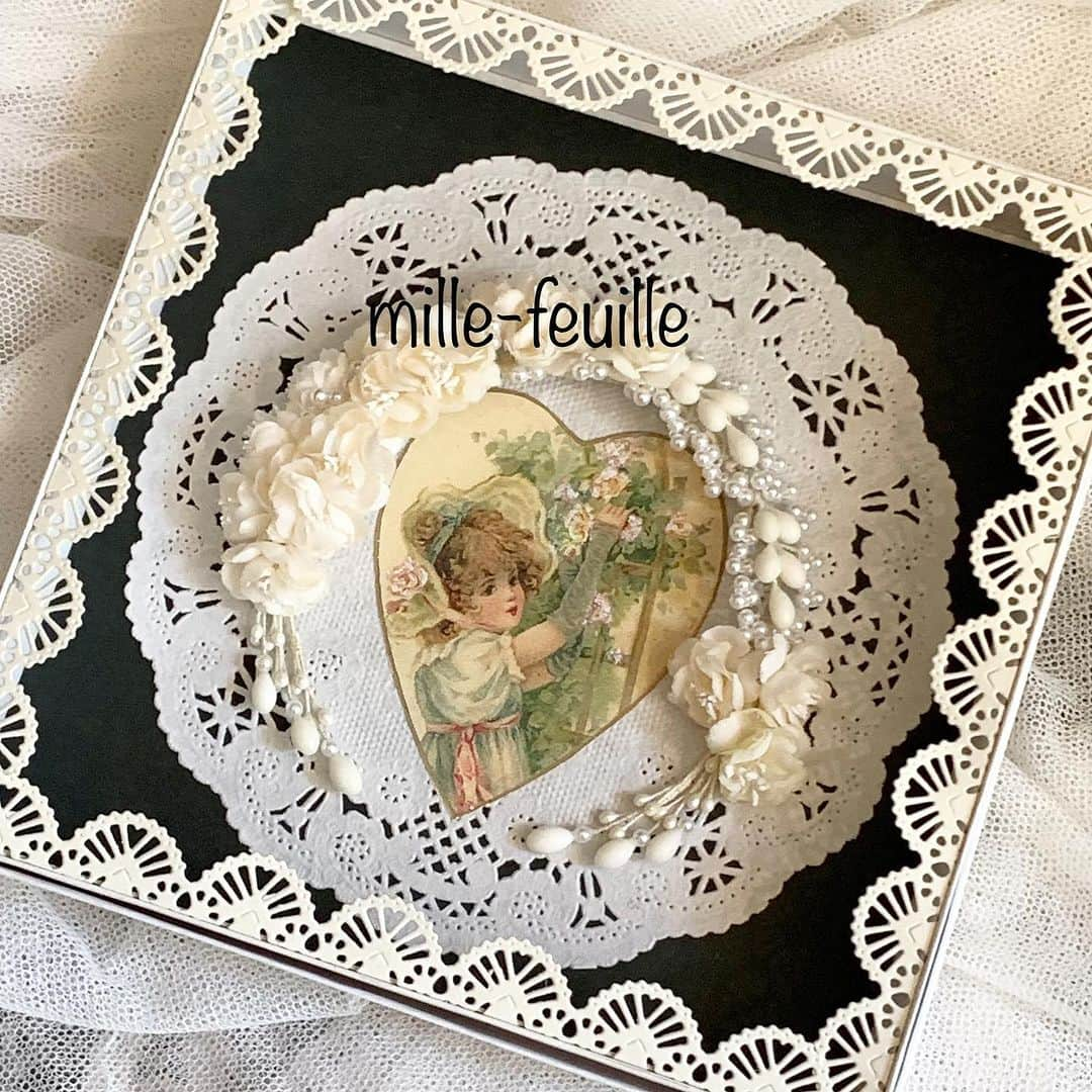 稚野鳥子さんのインスタグラム写真 - (稚野鳥子Instagram)「Mille-feuille(ミルフィーユ)さんの作品が入荷しました。 直径約3.5cmサイズの花冠セットと直径約9cmサイズの花冠になります。布花とワックスフラワーを取り混ぜたタイプになりませ。どれもオリジナルのお箱が付きます。丁寧に作り込まれた作品です。是非店頭でご覧になって下さいませ。  左:花冠2個セット　HOLD  #作家さん #作品 #ハンドメイド作品 #ワックスフラワー #恵比寿アンティークショップ #どうやってつくるの #handmade #アーティスト」11月24日 13時08分 - toricolore_shop