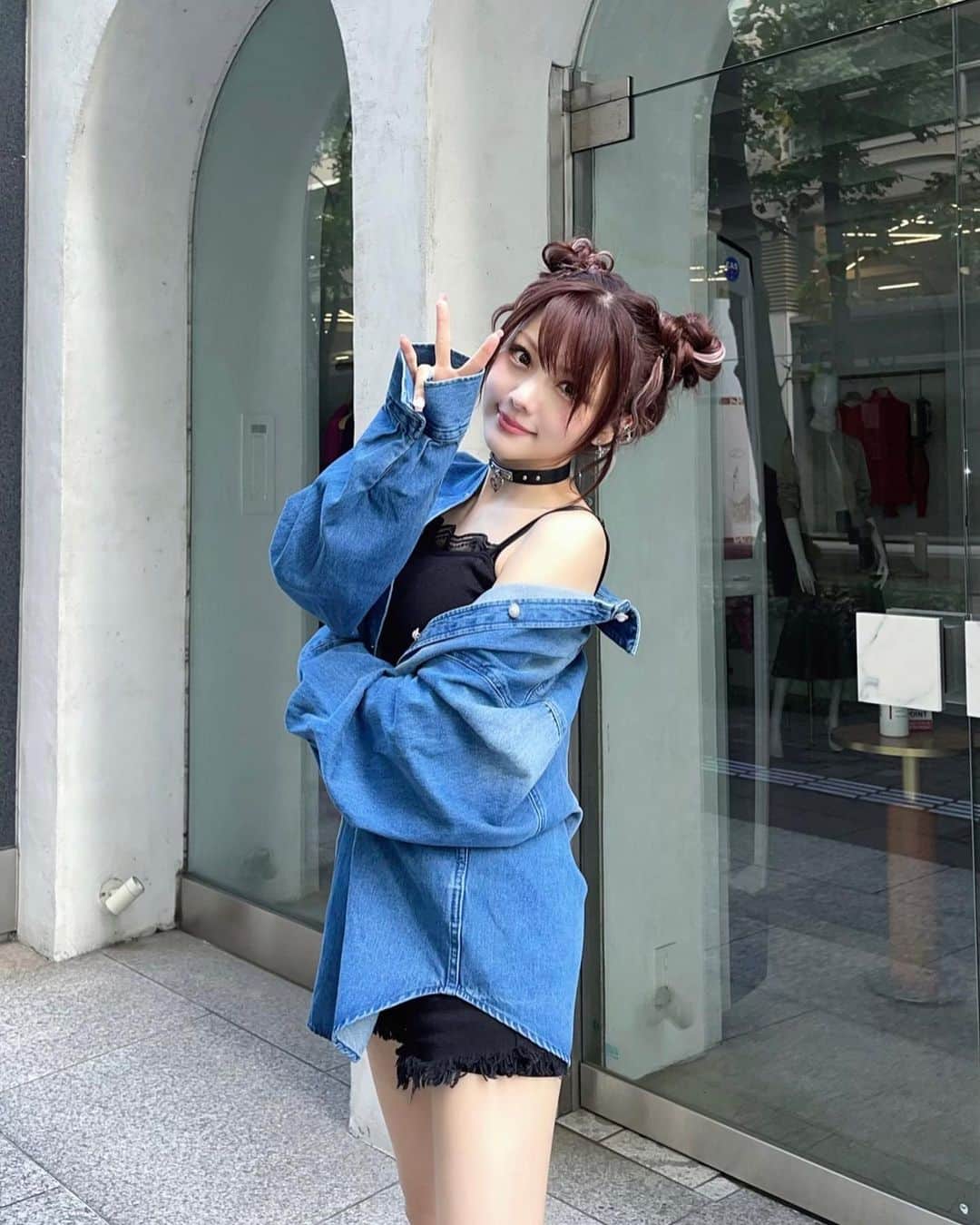 田中れいなのインスタグラム：「. Radyさんのモデルやらせていただいた時の オフショットとか載せていきまーす💓  また購入した時についてくるカタログとか Radyさんのホームページにも載っとうと思うけん ぜひチェックしてください❤️🥰 ・‥…━━━☞・‥…━━━☞ #Rady #モデル」