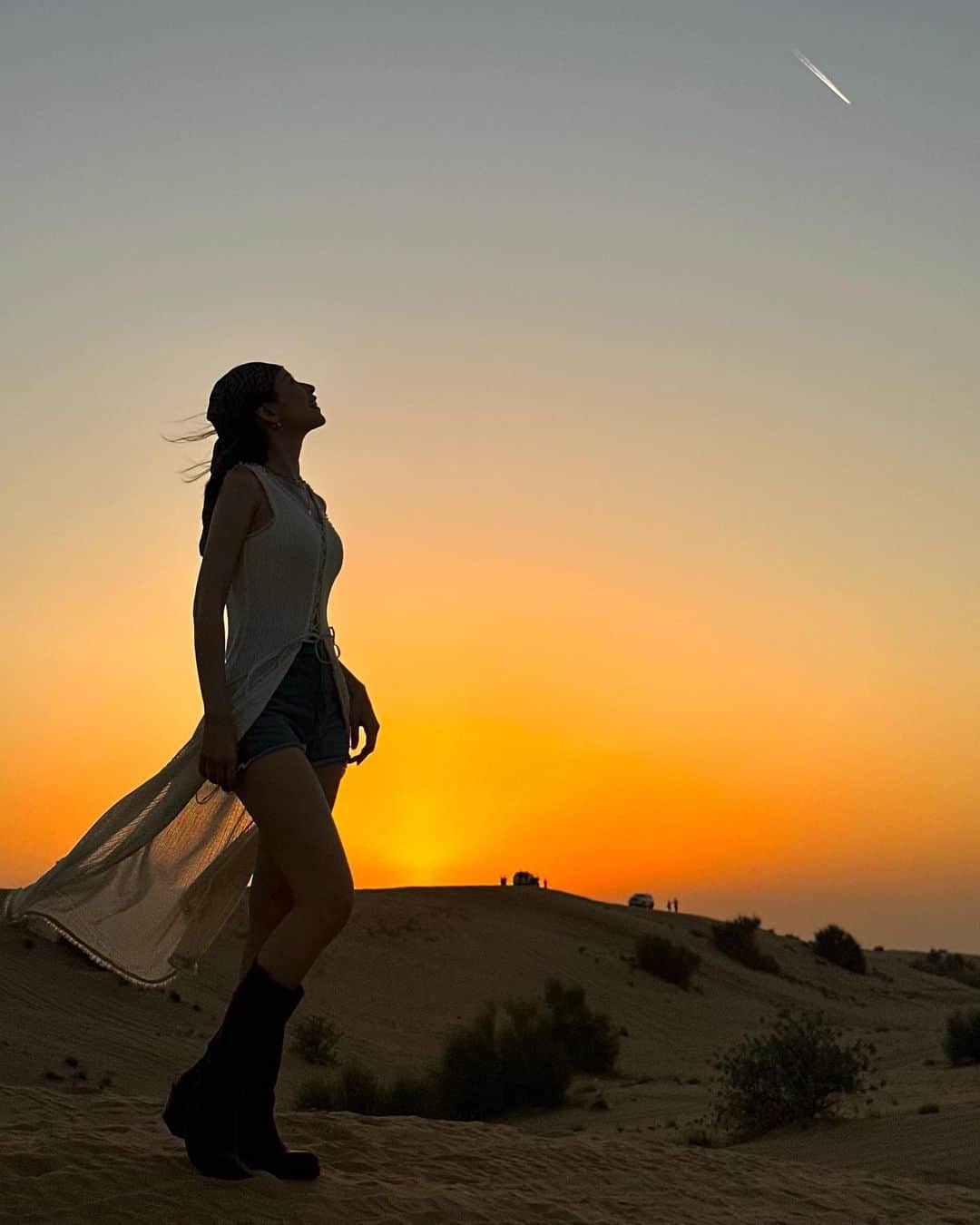 Chi Puのインスタグラム：「Walking in the Dubai desert 🏜️🐪」