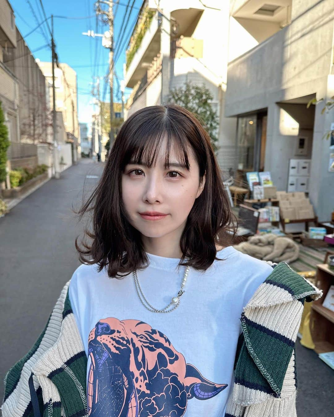 有村藍里さんのインスタグラム写真 - (有村藍里Instagram)「もう少し秋を楽しみたいな🍂  cardigan: @poppy_tokyo  tops: @some0658  skirt: @lily_brown_official  bag: @lillilly_official  shoes: @converse_jp   それにしても毎日眠い…」11月24日 13時14分 - arimuraairi