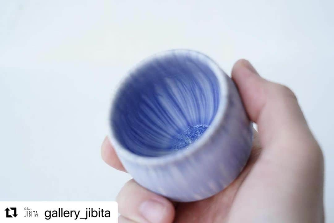 岩崎龍二さんのインスタグラム写真 - (岩崎龍二Instagram)「#Repost @gallery_jibita with @use.repost ・・・ ◾️「岩崎龍二 オンライン個展」11月26日21時 Start!  本日は定休日です、のぶちかです。  さて昨日をもちまして店舗での個展は終了致しました。期間中、お越し下さいました皆様、本当にありがとうございました。  そして本展は11月26日21時よりオンライン個展へ移ります。遠方にてお越しになれなかった皆様はぜひ楽しみにお待ち頂ければと思います。」11月24日 13時15分 - iwasakiryuji