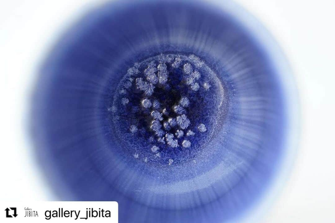 岩崎龍二さんのインスタグラム写真 - (岩崎龍二Instagram)「#Repost @gallery_jibita with @use.repost ・・・ ◾️「岩崎龍二 オンライン個展」11月26日21時 Start!  本日は定休日です、のぶちかです。  さて昨日をもちまして店舗での個展は終了致しました。期間中、お越し下さいました皆様、本当にありがとうございました。  そして本展は11月26日21時よりオンライン個展へ移ります。遠方にてお越しになれなかった皆様はぜひ楽しみにお待ち頂ければと思います。」11月24日 13時15分 - iwasakiryuji