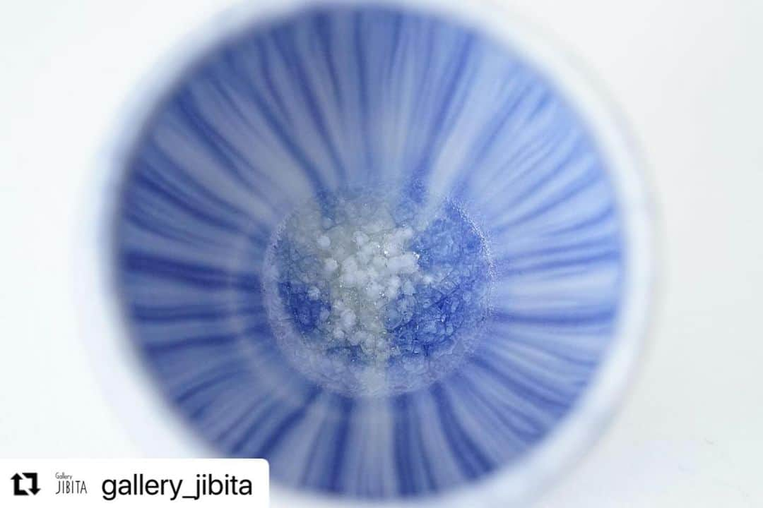 岩崎龍二さんのインスタグラム写真 - (岩崎龍二Instagram)「#Repost @gallery_jibita with @use.repost ・・・ ◾️「岩崎龍二 オンライン個展」11月26日21時 Start!  本日は定休日です、のぶちかです。  さて昨日をもちまして店舗での個展は終了致しました。期間中、お越し下さいました皆様、本当にありがとうございました。  そして本展は11月26日21時よりオンライン個展へ移ります。遠方にてお越しになれなかった皆様はぜひ楽しみにお待ち頂ければと思います。」11月24日 13時15分 - iwasakiryuji