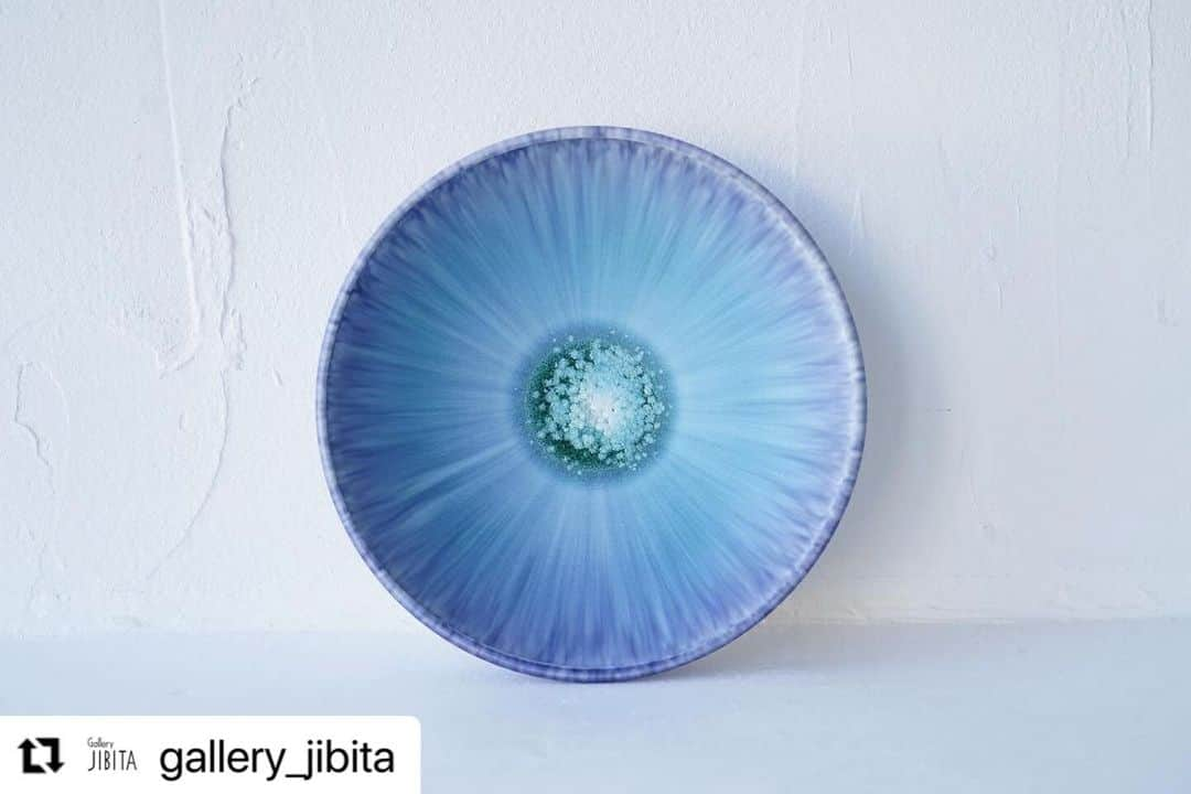 岩崎龍二さんのインスタグラム写真 - (岩崎龍二Instagram)「#Repost @gallery_jibita with @use.repost ・・・ ◾️「岩崎龍二 オンライン個展」11月26日21時 Start!  本日は定休日です、のぶちかです。  さて昨日をもちまして店舗での個展は終了致しました。期間中、お越し下さいました皆様、本当にありがとうございました。  そして本展は11月26日21時よりオンライン個展へ移ります。遠方にてお越しになれなかった皆様はぜひ楽しみにお待ち頂ければと思います。」11月24日 13時15分 - iwasakiryuji