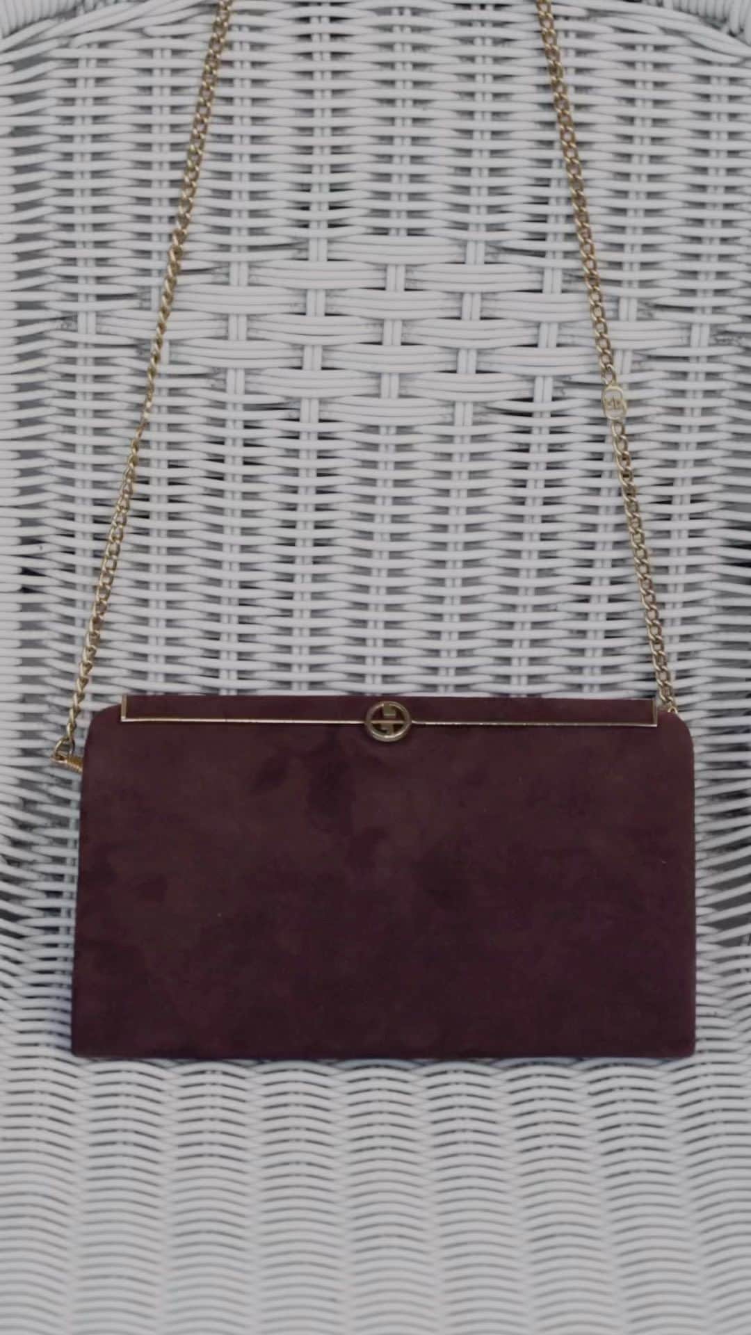 Ｈedyのインスタグラム：「. GUCCI スウェードチェーンショルダーバッグ 品番:H23100973G  ※WEB掲載予定  For free overseas shipping services, please visit global website. （www.hedyjp.com）  @hedy_daikanyama  @hedy_osaka_ @hedy_fukuoka @hedy_fashion  #hedy #hedy_japan #hedy_vintage #vintageshop」