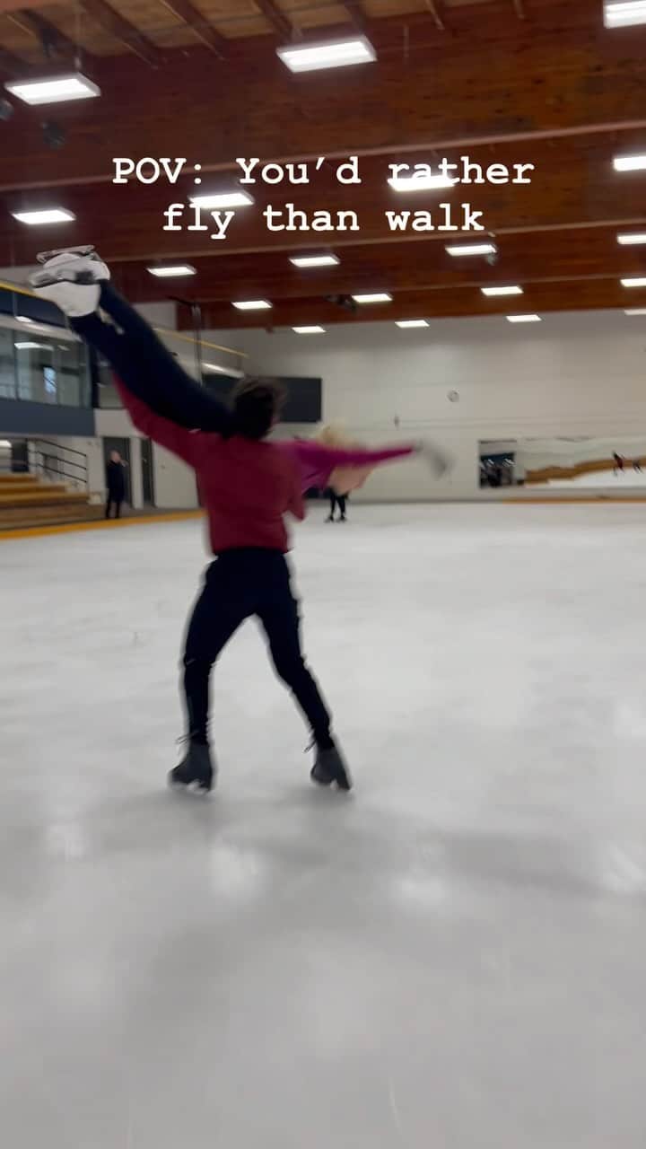 パイパー・ギレスのインスタグラム：「Who wants to give this a try??  - - #figureskating #skating #skatingedits #iceskating #pov #ice」