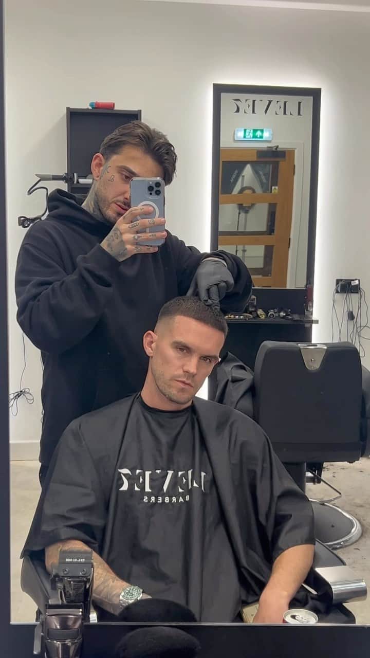GazGShoreのインスタグラム：「Buzzcut and Box for @gazbeadle」