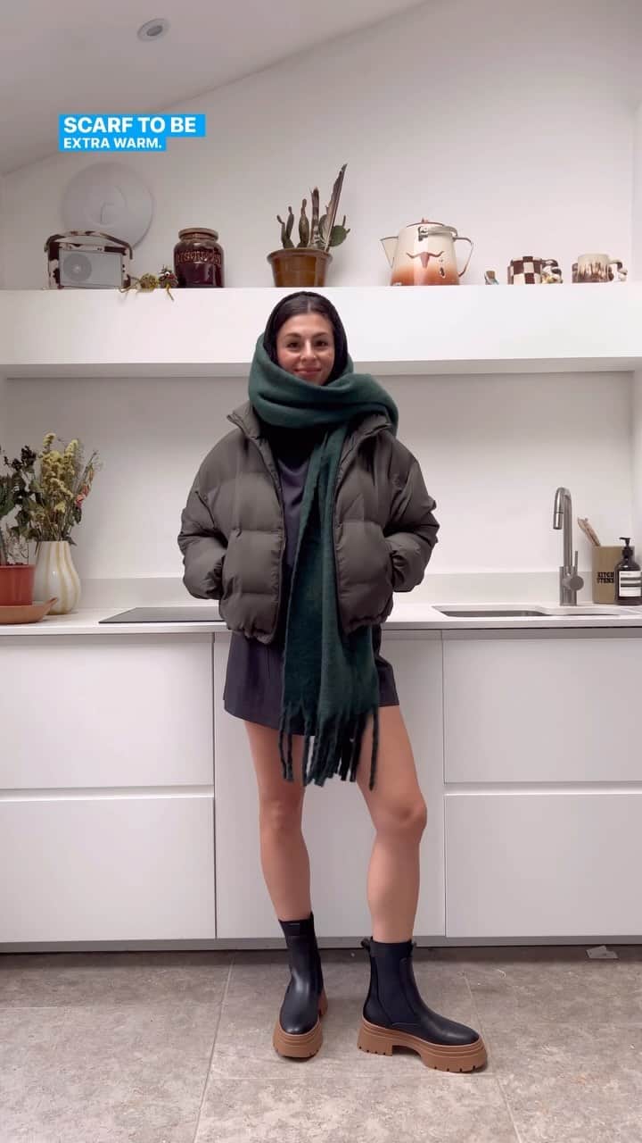 プリマークのインスタグラム：「Christmas market season is here ❤️ Help @franki.dammone find a cosy outfit #Primark #OutfitInspo」