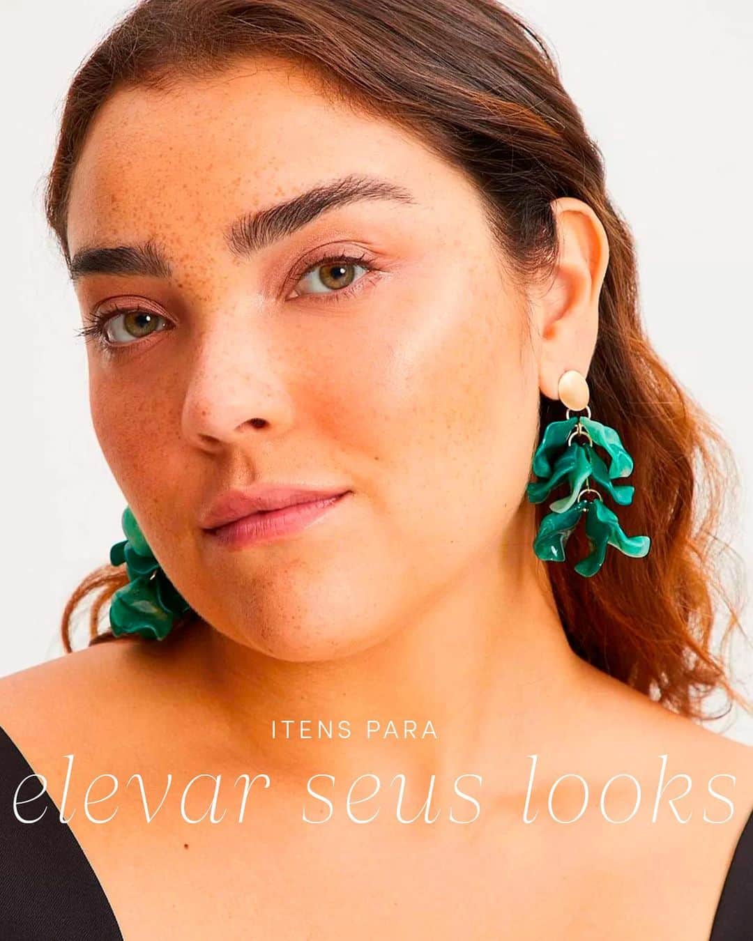 ロジャス・レナーさんのインスタグラム写真 - (ロジャス・レナーInstagram)「Um truque clássico de estilo para compor seus looks de verão? Acessórios! Passe para o lado e descubra como complementar as suas produções com as tendências da temporada. Para garantir as peças, é só clicar nas imagens. ​​#Acessórios #Tendência #Verão24 #Brincos #Bolsas #Rasteirinha #ModaFeminina  maxi brinco em miçangas 852645651 | maxi brinco com petalas de resina 864660399 | bolsa de praia grande 823245990 | bolsa de praia média 822644964 | bolsa de praia média em trico 819663988 | sandália flatform multitiras 877846715 | sandália rasteira laço 877862969 | sandália rasteira em macrame 877862168 | sandália rasteira metalizada 877854150」11月24日 4時54分 - lojasrenner