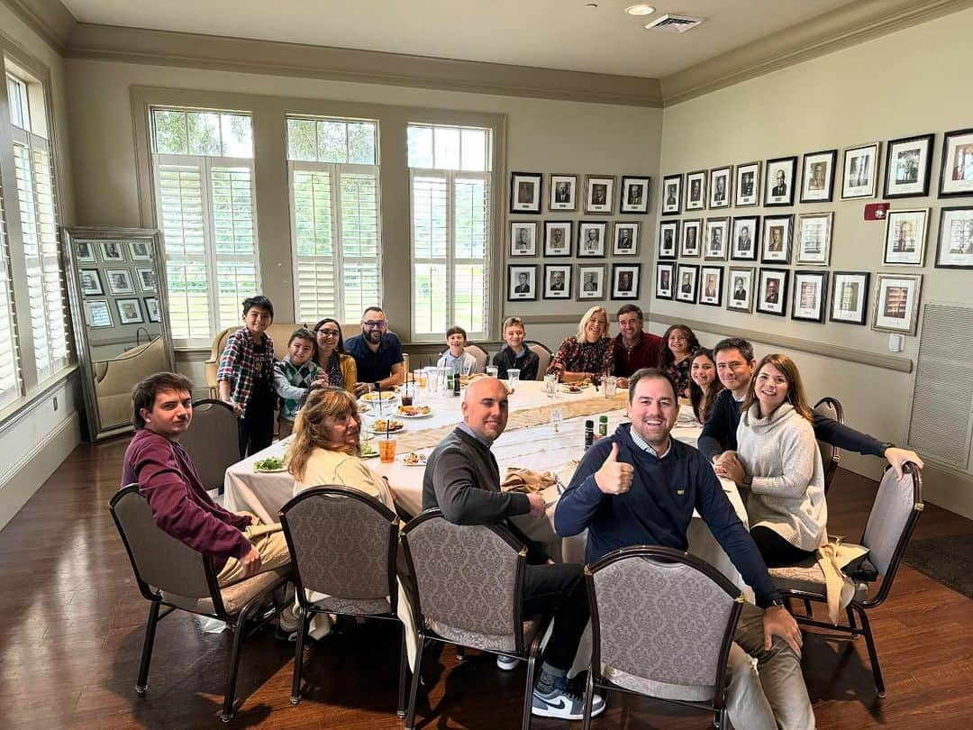 バッバ・ワトソンのインスタグラム：「Thanksgiving with friends and family with the Watson’s at @pensacolacountryclub1902」