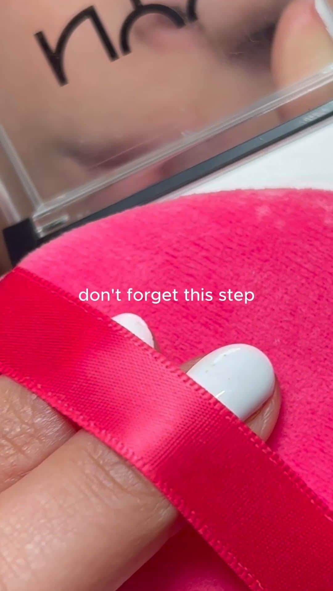 NYX Cosmeticsのインスタグラム：「for all our besties who didn't get our transferproof lippies this hack is for you ‼️‼️ •  #credit @xoivetta #nyxcosmetics #nyxprofessionalmakeup #crueltyfree」