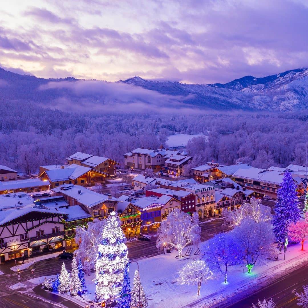 HGTVのインスタグラム：「The Best Small Towns to Visit for Christmas 🎄☃️🎁⁠ ⁠ These small American towns — one for each state — deliver major holiday spirit, whether in a massive Leavenworth, Washington, light show, a two-week snow festival in Park City, Utah, or a Dickens Christmas in Skaneateles, New York.⁠ ⁠ Here are a few that made the list ⬇️⁠ ⁠ - Virginia City, Nevada⁠ - Solvang, California⁠ - Pella, Iowa⁠ - Santa Claus, Indiana⁠ - Cape May, New Jersey⁠ - Whitefish, Montana⁠ ⁠ Head to the 👉️ link in bio to see what other towns made the list. #HGTVLiving⁠」