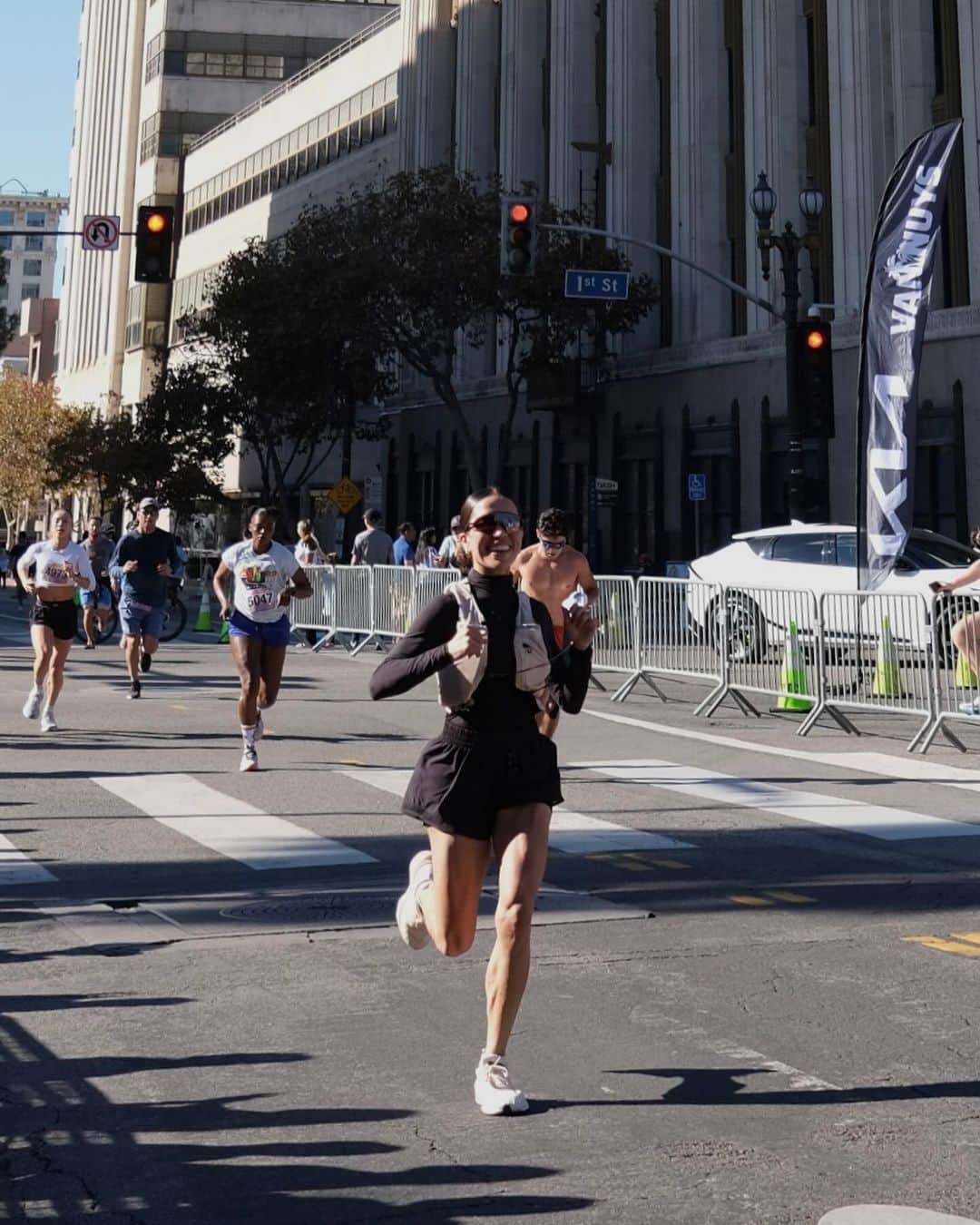 iluvsarahiiさんのインスタグラム写真 - (iluvsarahiiInstagram)「Did something amazing today ❤️🥹 I ran my first official 10k at the LA Turkey Trot. I’ve always been into running but this past year i have fallen in love with it even more and well I’m here now!!! Next up half marathon then the big marathon!!!」11月24日 5時19分 - iluvsarahii