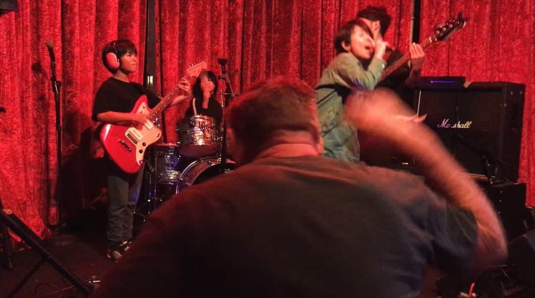 かねあいよよかのインスタグラム：「Last night we played at @universal_bar_grill on short notice. It was a performance by my family band of four @shido_soma @lie_soma @soulmarkifme and I was happy that the audience was excited to see us! The other performers were great too. Thanks @darius_washington for having us! I'll be back to play here again.  1. Nirvana - School 2. Led Zeppelin - Communication  Breakdown 3. Rage Against the Machine - Bulls on Parade 4. Led Zeppelin - Black Dog  #universalbarandgrill #yoyoka #kaneaiyoyoka #losangeles」