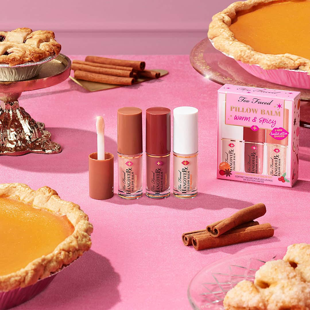 Too Facedのインスタグラム：「🧡🍂 what we're bringing to the table today 🍂🧡 Happy Thanksgiving Babes!! We're wearing our Pillow Balm Sweet & Spicy Trio today complete with 2 exclusive, limited-edition shades - Holiday Wine and Spiced Cider! 😍😍 #toofaced #tfcrueltyfree #tfhangover」