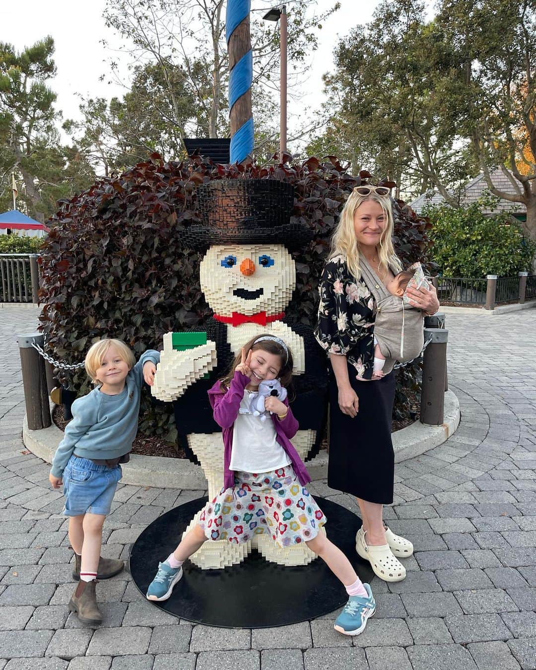 エミリー・デ・レイヴィンさんのインスタグラム写真 - (エミリー・デ・レイヴィンInstagram)「Happy Thanksgiving!!!🍁  Photo dump from the past week in L.A  Super fun day at @legolandcalifornia & at @kidspacemuseum & seeing old friends 🥰」11月24日 5時34分 - emiliede_ravin