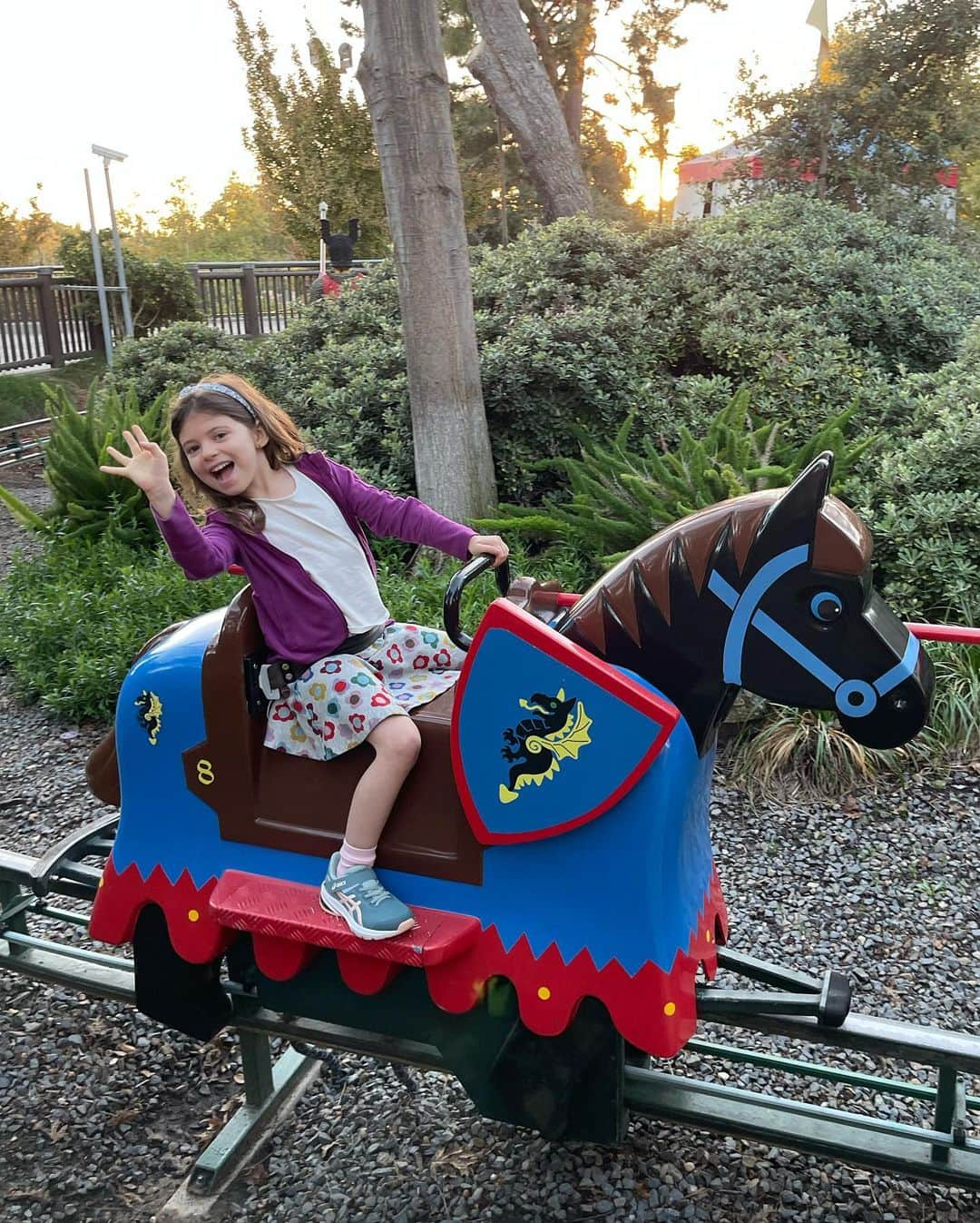 エミリー・デ・レイヴィンさんのインスタグラム写真 - (エミリー・デ・レイヴィンInstagram)「Happy Thanksgiving!!!🍁  Photo dump from the past week in L.A  Super fun day at @legolandcalifornia & at @kidspacemuseum & seeing old friends 🥰」11月24日 5時34分 - emiliede_ravin