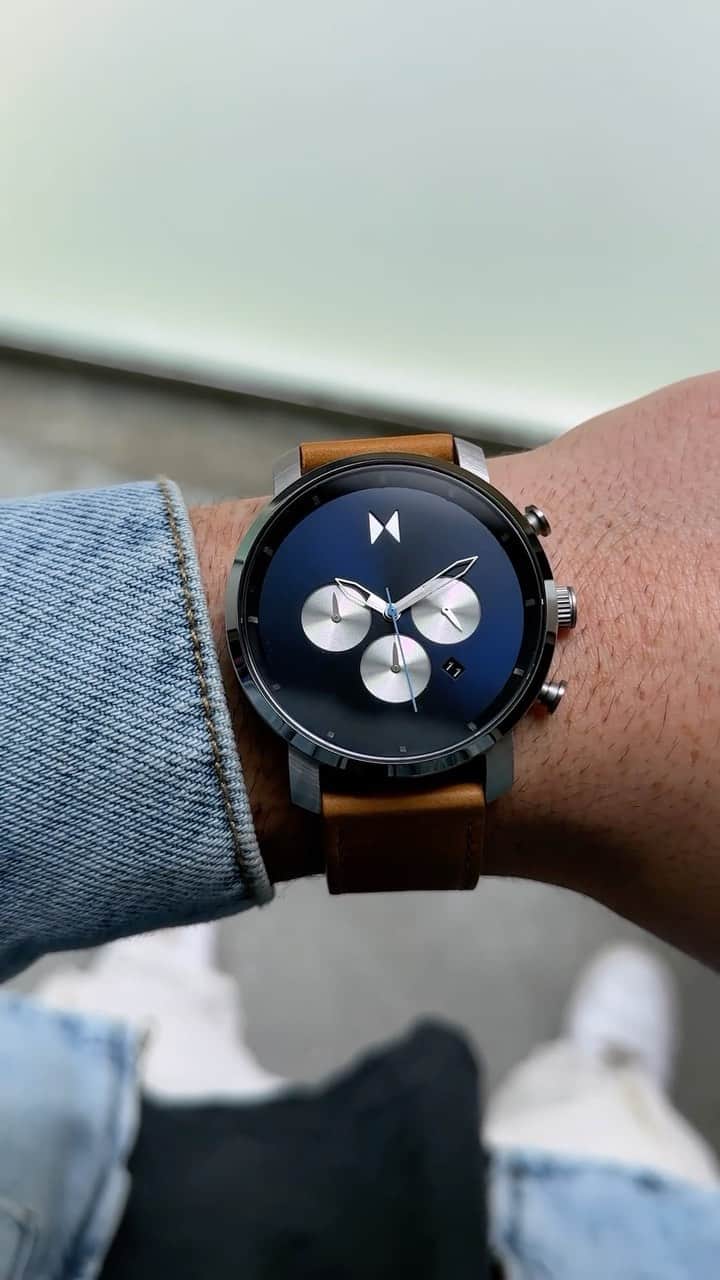 MVMTのインスタグラム：「A color contrast chronograph, the perfect mix of bold and sleek. #jointhemvmt #menswatches #blackfridaysale #blackfridaydeals」