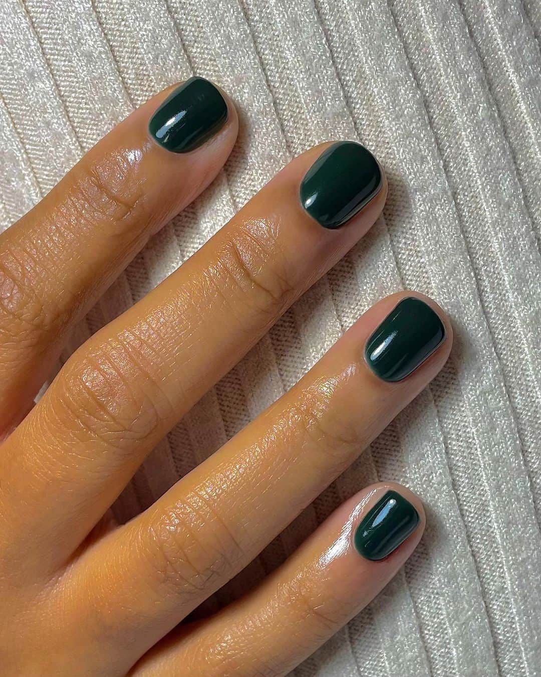 WHO WHAT WEARさんのインスタグラム写真 - (WHO WHAT WEARInstagram)「One of our favorite ways to ease into a new season is by leaning into fun nail trends. Last winter, we saw chrome, ombré, and moody French-tip nails dominate the scene, but this winter, we're lightening things up a bit. According to celebrity nail artist @enamelle (and manicurist for @blakelively, NBD), there will be an uptick in fun colors—including pastels and jellies—and textures. From glitter topcoats to icy blue shades, head to the link in bio for Gerstein's 2024 winter nail predictions. photos: @harrietwestmoreland @betina_goldstein @enamelle @paintedbyjools」11月24日 5時59分 - whowhatwear