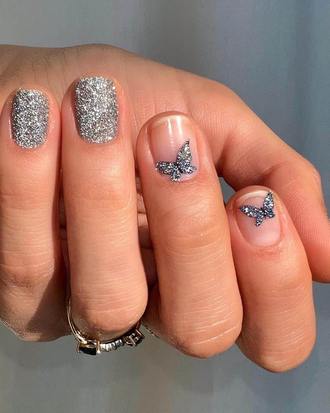 WHO WHAT WEARさんのインスタグラム写真 - (WHO WHAT WEARInstagram)「One of our favorite ways to ease into a new season is by leaning into fun nail trends. Last winter, we saw chrome, ombré, and moody French-tip nails dominate the scene, but this winter, we're lightening things up a bit. According to celebrity nail artist @enamelle (and manicurist for @blakelively, NBD), there will be an uptick in fun colors—including pastels and jellies—and textures. From glitter topcoats to icy blue shades, head to the link in bio for Gerstein's 2024 winter nail predictions. photos: @harrietwestmoreland @betina_goldstein @enamelle @paintedbyjools」11月24日 5時59分 - whowhatwear