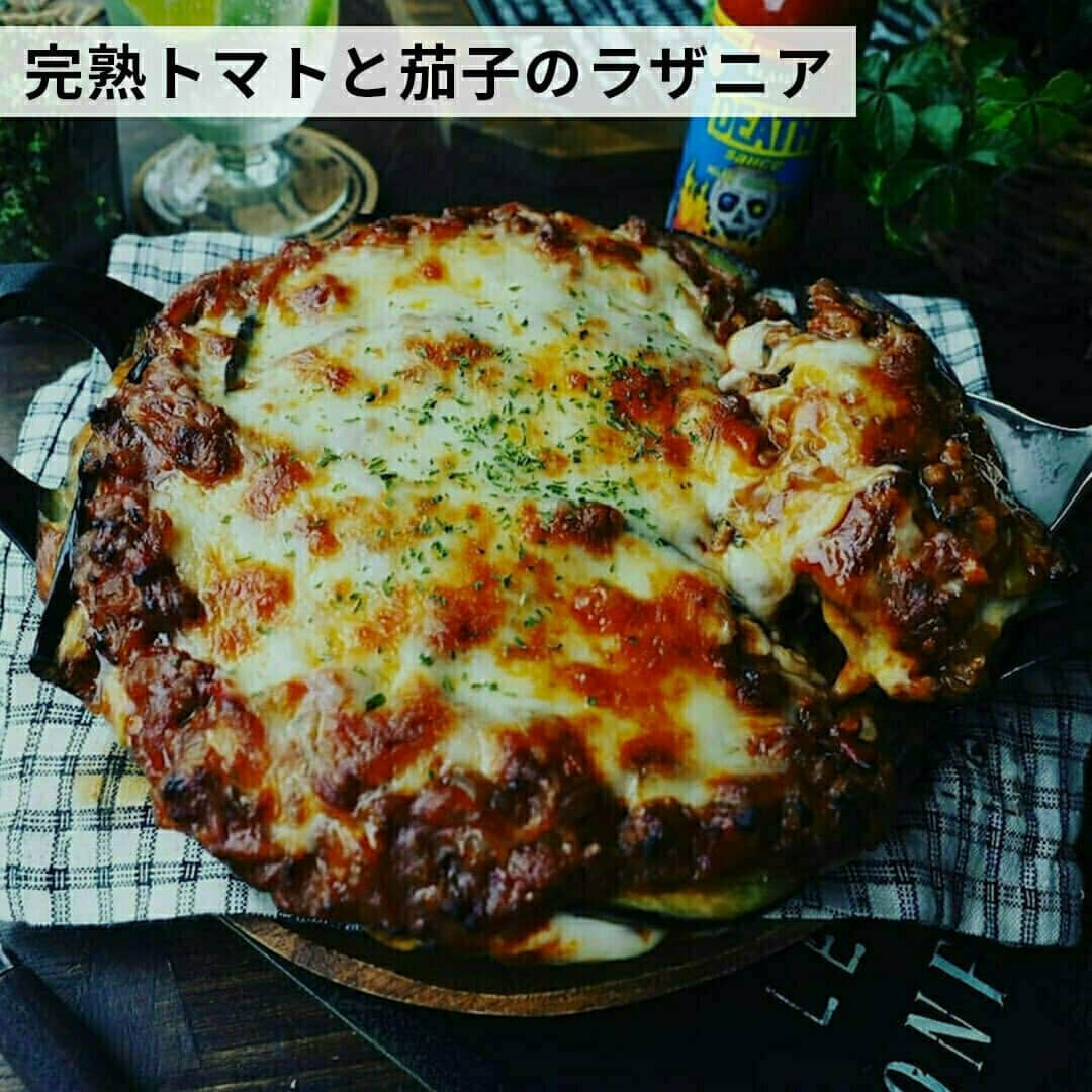 おうちごはん編集部さんのインスタグラム写真 - (おうちごはん編集部Instagram)「【あつあつでごちそう感満載！ #ラザニア風 のおいしいアレンジ5選】  グラタンやドリアなどともに人気のラザニアですがちょっと難しそうなイメージがあって……という方も多いのでは❓  今回はラザニア用のパスタを使わないで作れるラザニア風に注目 ‼️   餃子の皮や蓮根、茄子などで手軽に作れて見た目も華やかな、寒い日に作ってみたいラザニア風のおいしいアレンジをご紹介します 😊💕  ------------------  ⭐️餃子の皮でもちもちラザニア photo by @ct__cook  ⭐️ラザニア風蓮根 photo by @maasan_chi.no.gohan  ⭐️完熟トマトと茄子のラザニア photo by @shana.mama  ⭐️とろ～り餅ラザニア photo by @ shana.mama   ⭐️豆腐ラザニア photo by @kanakai_cooking  🔽ラザニア風のおいしいアレンジレシピは、おうちごはんの記事でもご紹介しているのでぜひチェックしてみてくださいね！ https://ouchi-gohan.jp/633/  ------------------  ◆ #おうちごはんLover を付けて投稿するとおうちごはんの記事やこのアカウント、おうちごはん発信のトレンドリリースなどでご紹介させていただくことがございます。スタッフが毎日楽しくチェックしています♪  ［staff : mico］ ------------------  #おうちごはんLover #おうちごはんラバー #ouchigohanlover #ouchigohan #おうちごはん #ラザニア #ラザニア風 #ラザニアレシピ #ホームパーティー #おもてなしレシピ #あったかレシピ #冬レシピ #チーズ料理 #おかず #冬ごはん #ホームパーティーレシピ #手料理 #手作り料理 #献立 #おうち時間 #暮らし #暮らしを楽しむ」11月24日 6時00分 - ouchigohan.jp